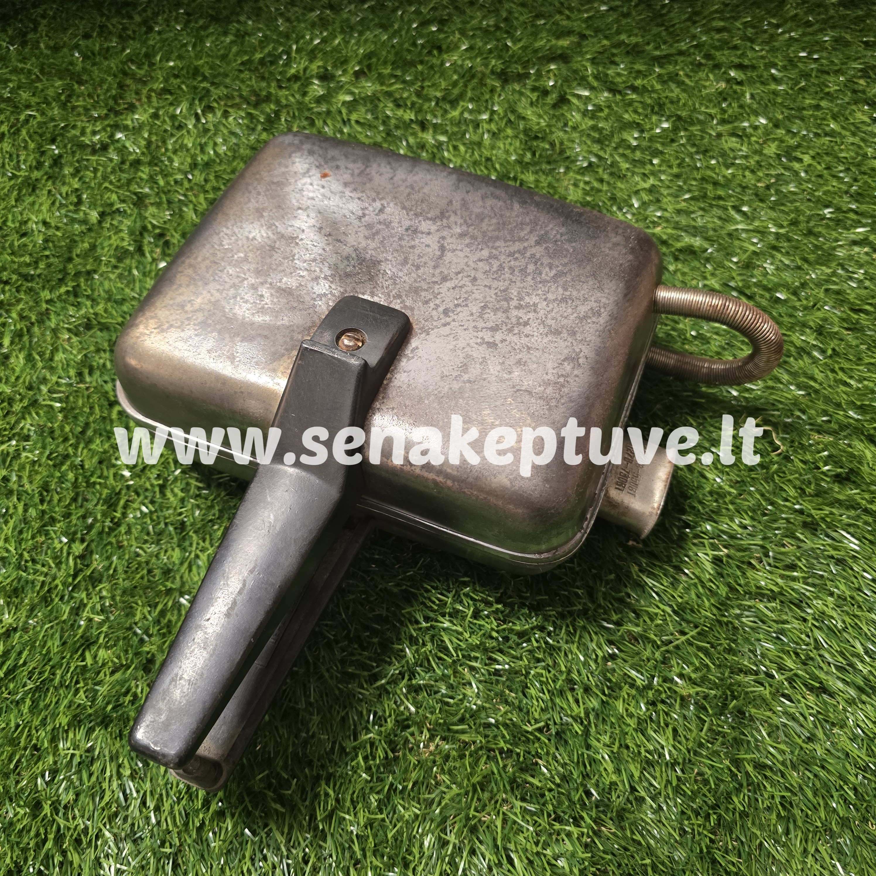 Senovinė elektrinė vaflinė su laidu