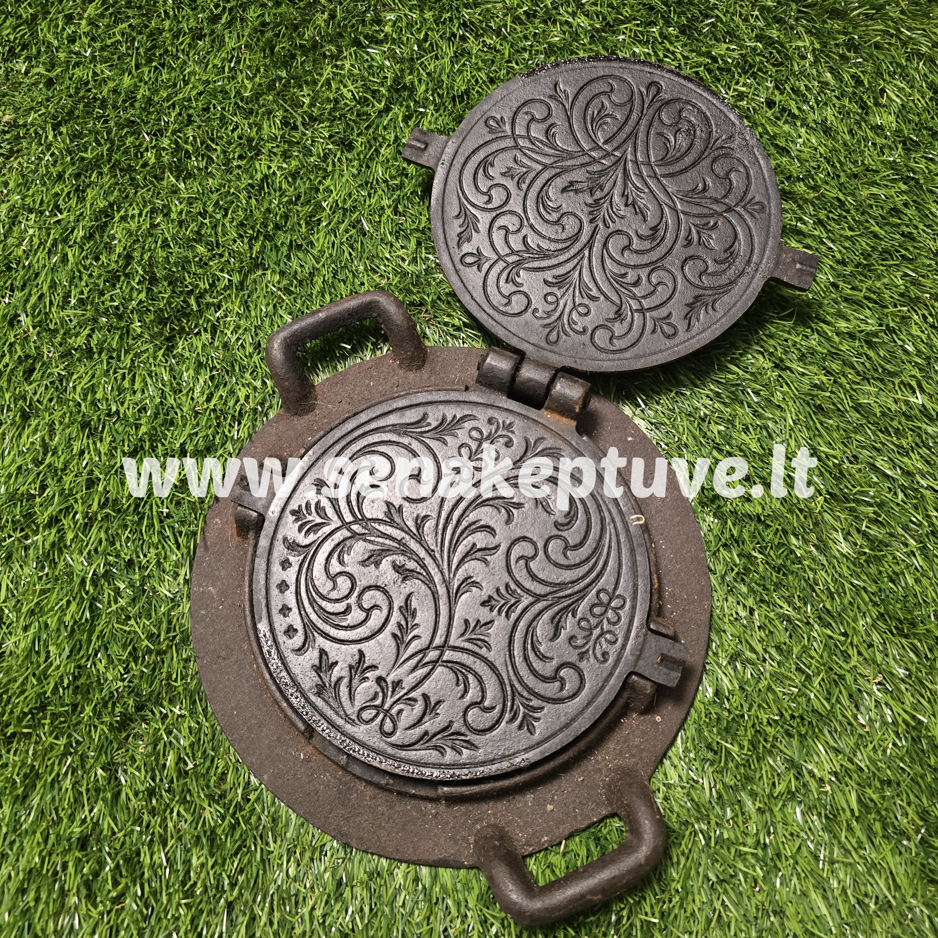 Senovinė ketaus vartoma plonų vaflių keptuvė su žiedu