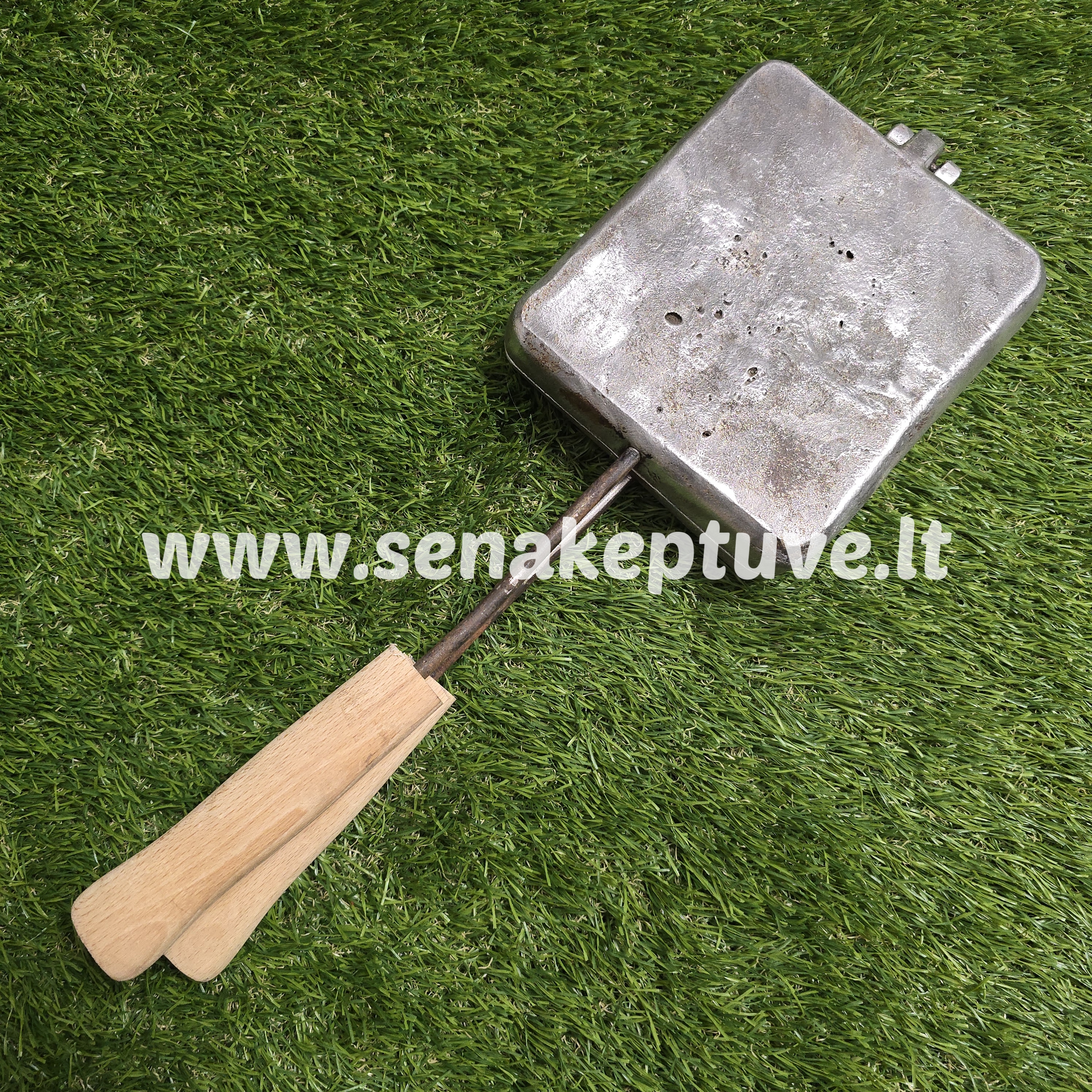 Senovinė asorti (4 voveraitės ir 1 grybukas) keptuvė