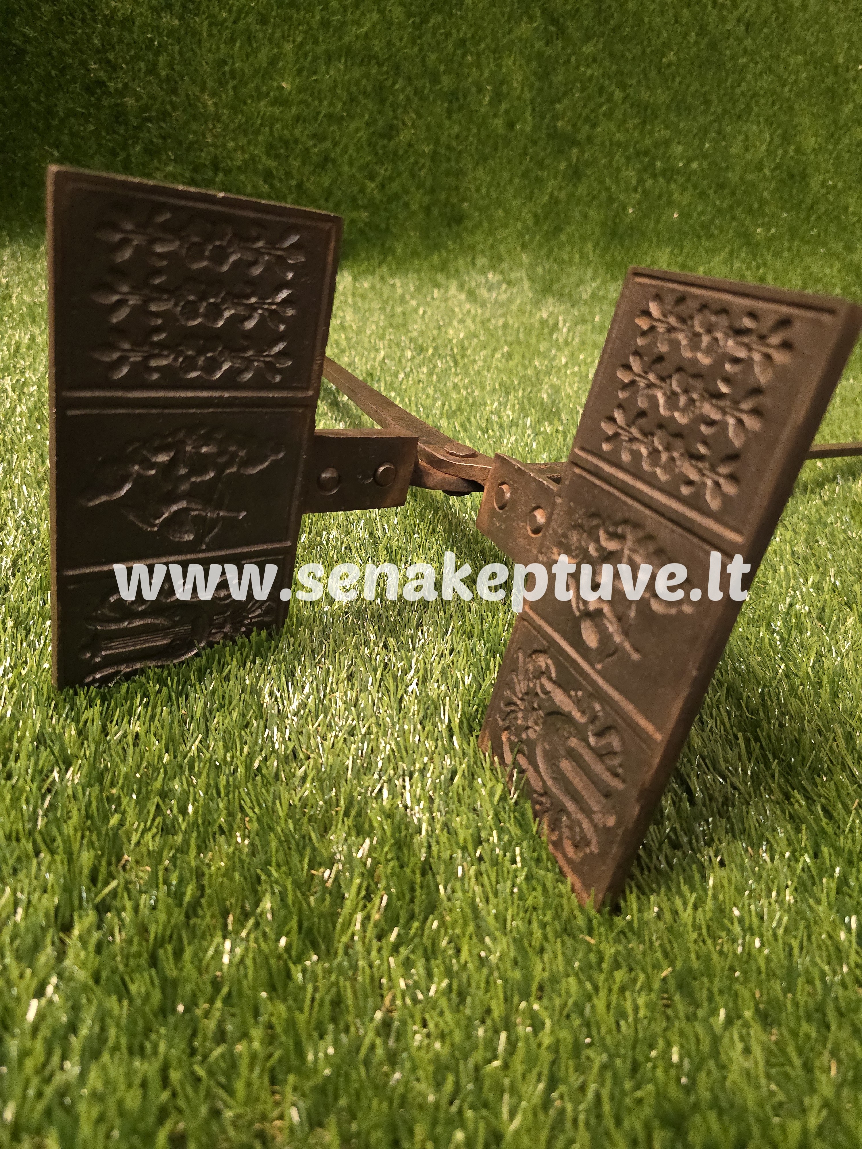 Senovinė ketaus plonų vaflių keptuvė