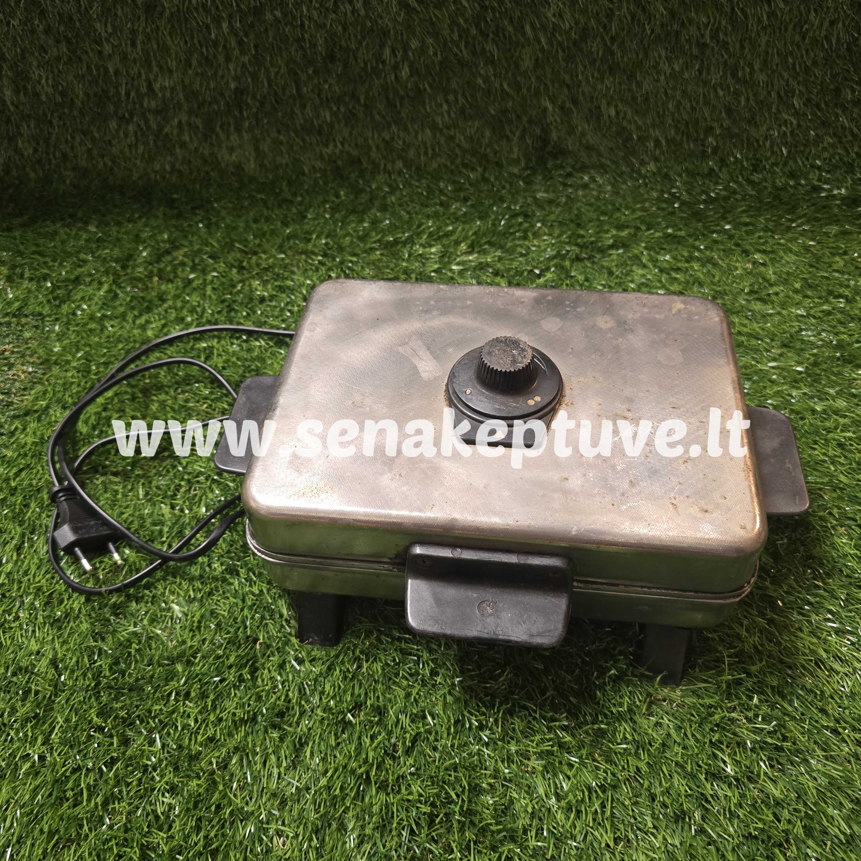 Senovinė elektrinė vaflinė su laidu (nuskilęs karščio reguliatorius)