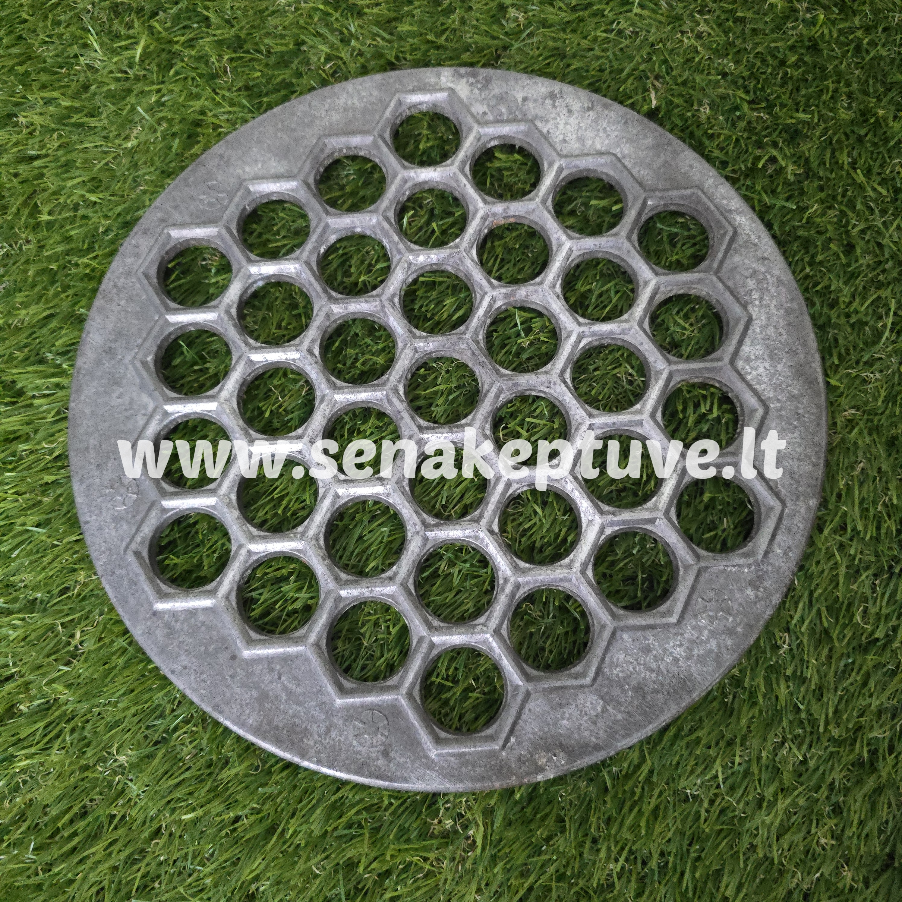 Senovinė koldūnų kepimo forma