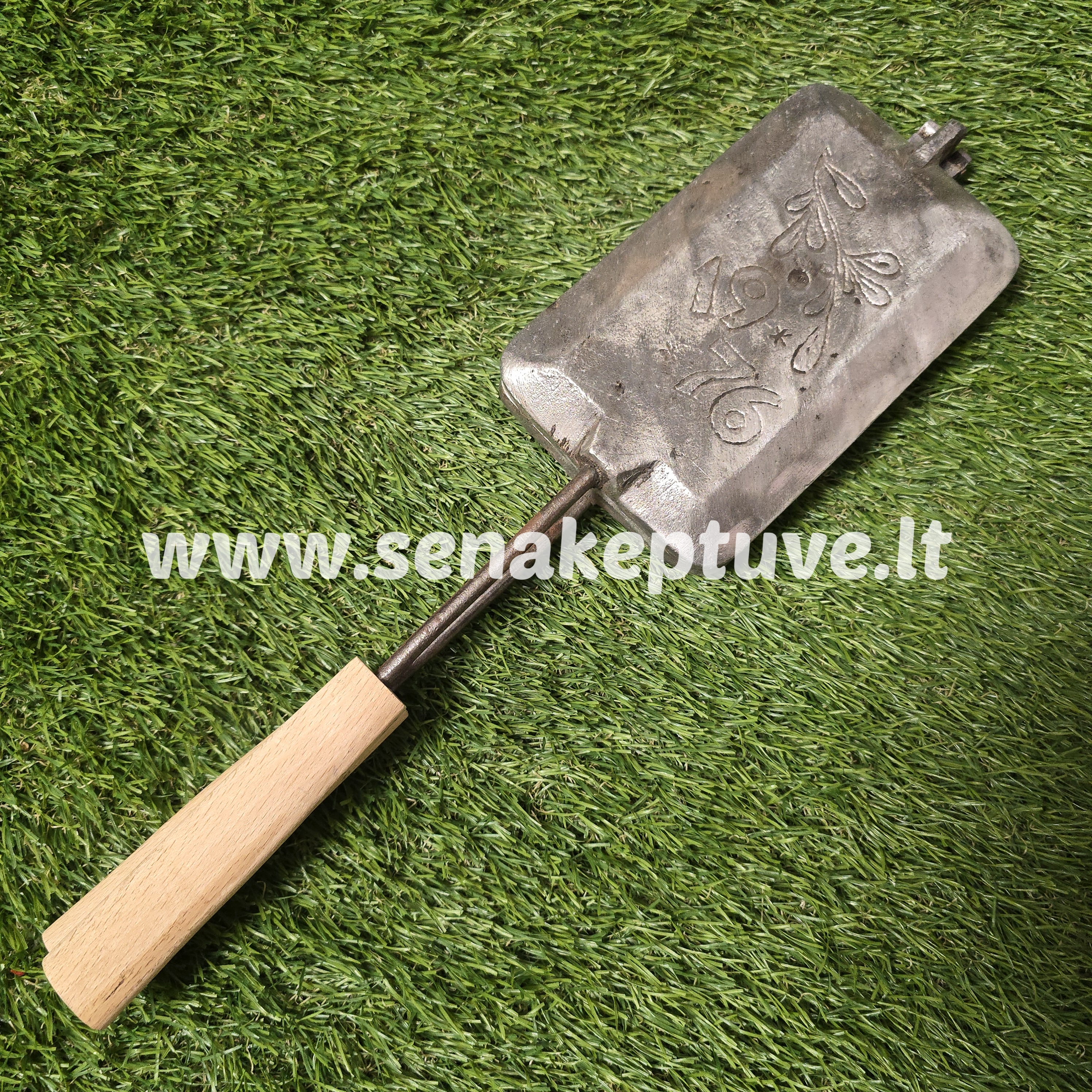 Senovinė asorti keptuvė (paukštelis, zuikutis, 2 voverės, 2 grybukai) - (vyrio defektas)