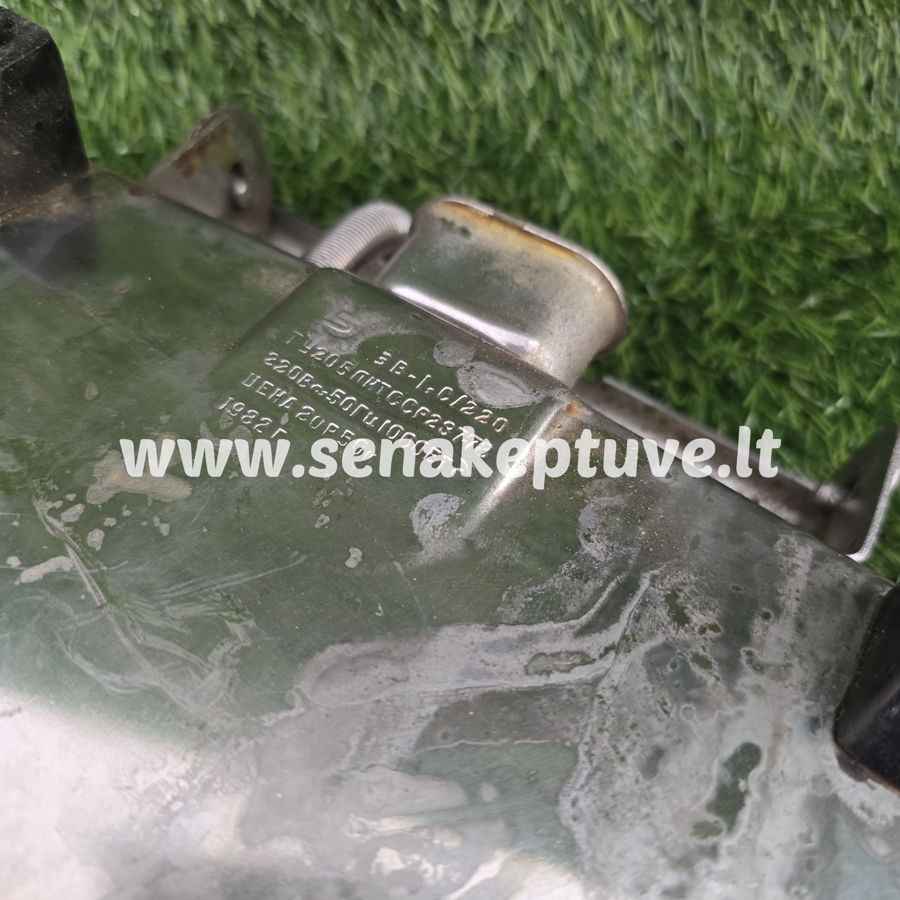 Senovinė elektrinė vaflinė su laidu