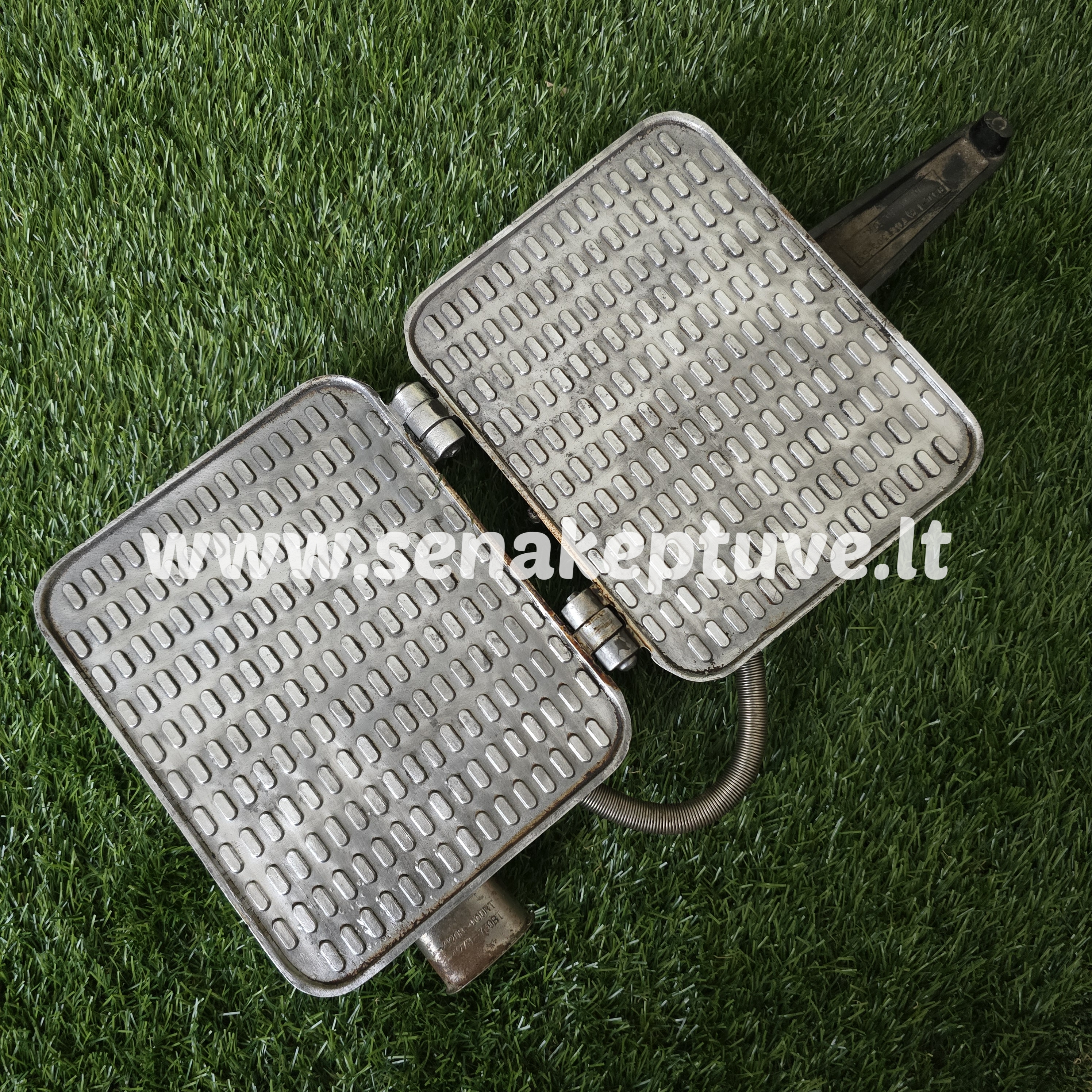 Senovinė elektrinė vaflinė su laidu (nėra apatinės rankenos)