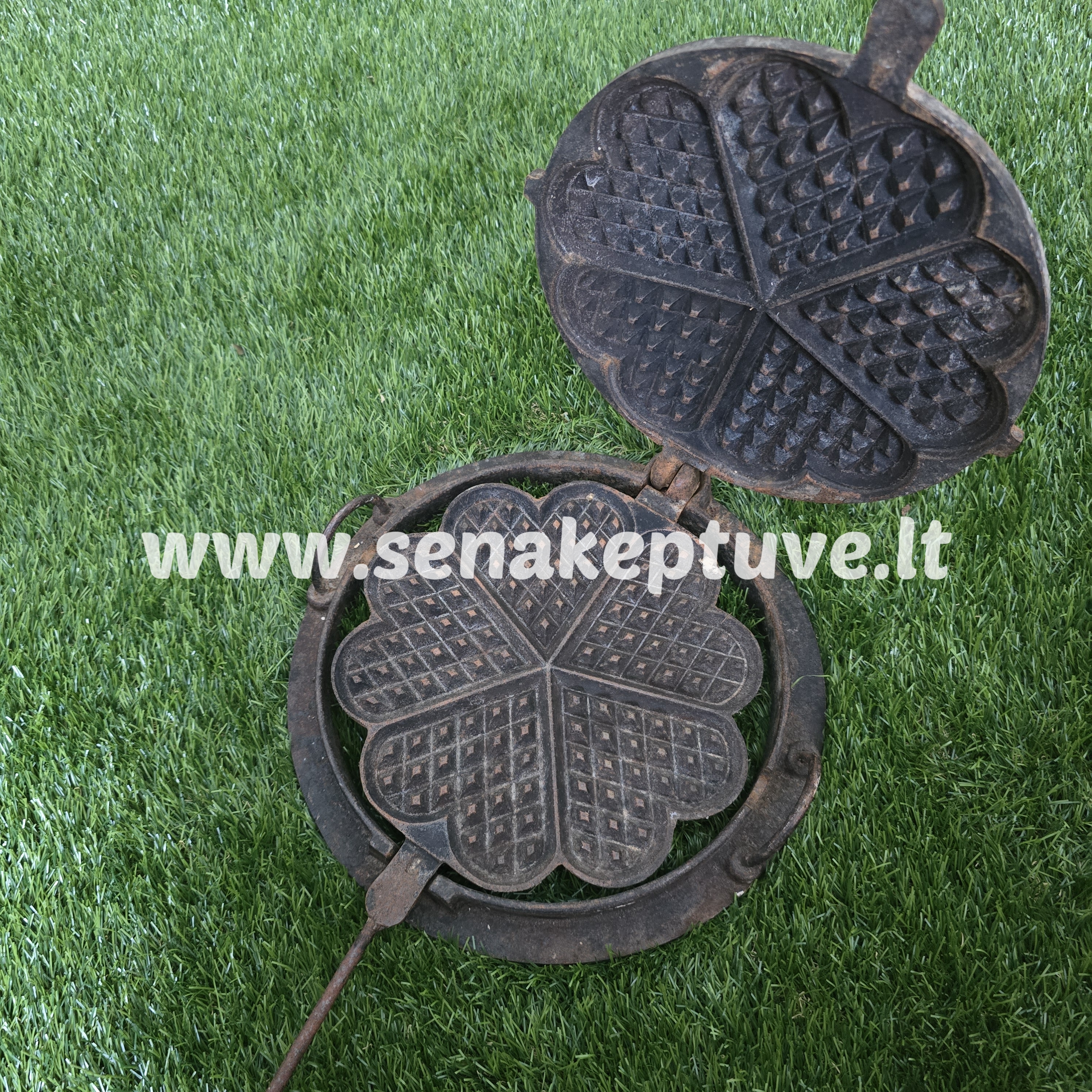 Senovinė ketaus vartoma čirvinių blynų keptuvė Husqvarna su žiedu ir rankena