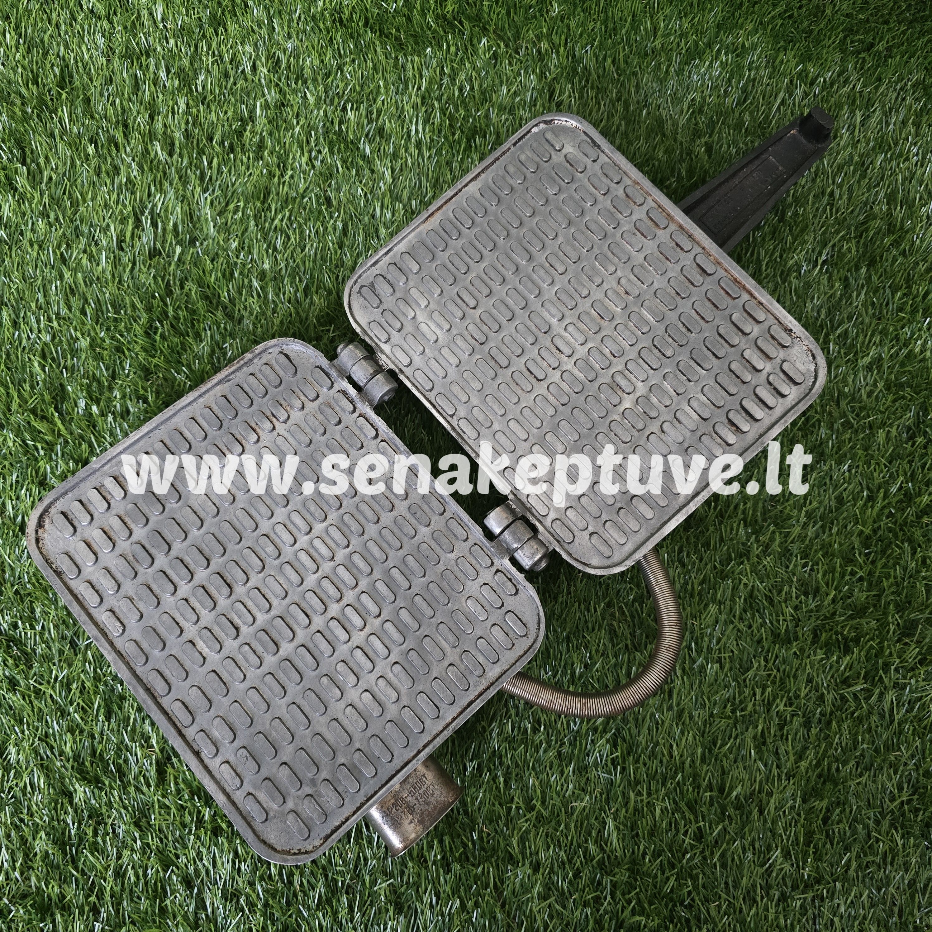 Senovinė elektrinė vaflinė su laidu (nėra apatinės rankenos)