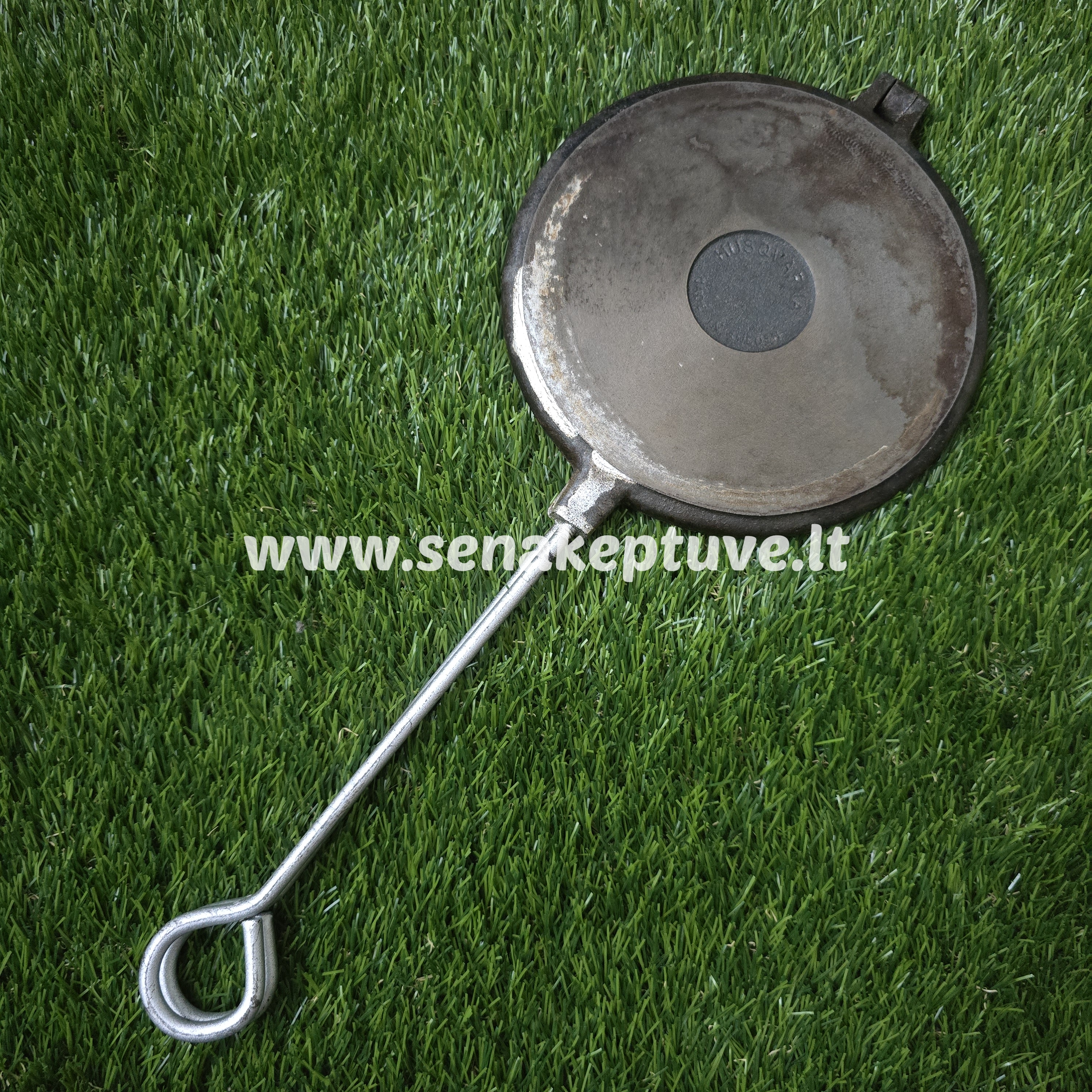 Senovinė ketaus plonų vaflių keptuvė