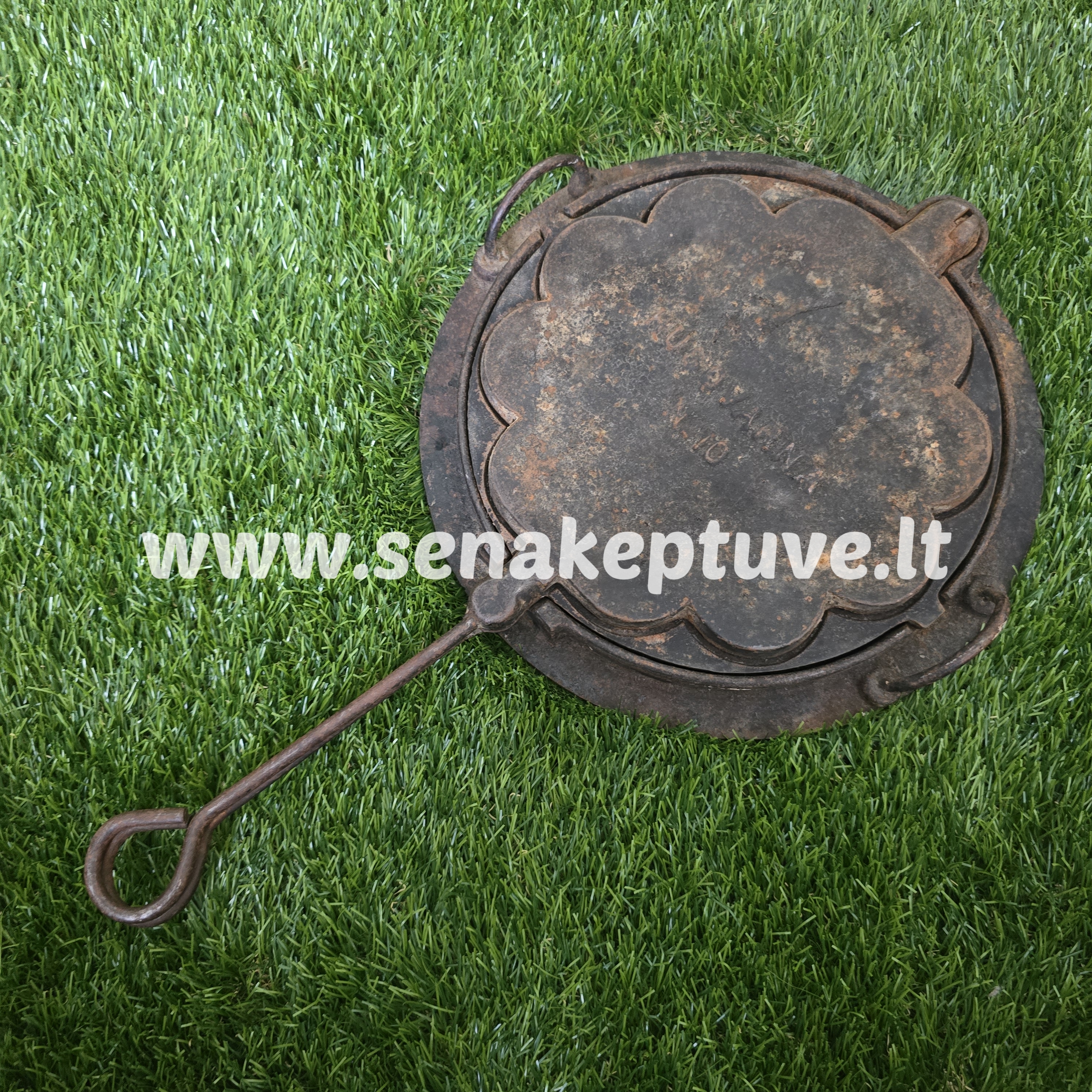 Senovinė ketaus vartoma čirvinių blynų keptuvė Husqvarna su žiedu ir rankena