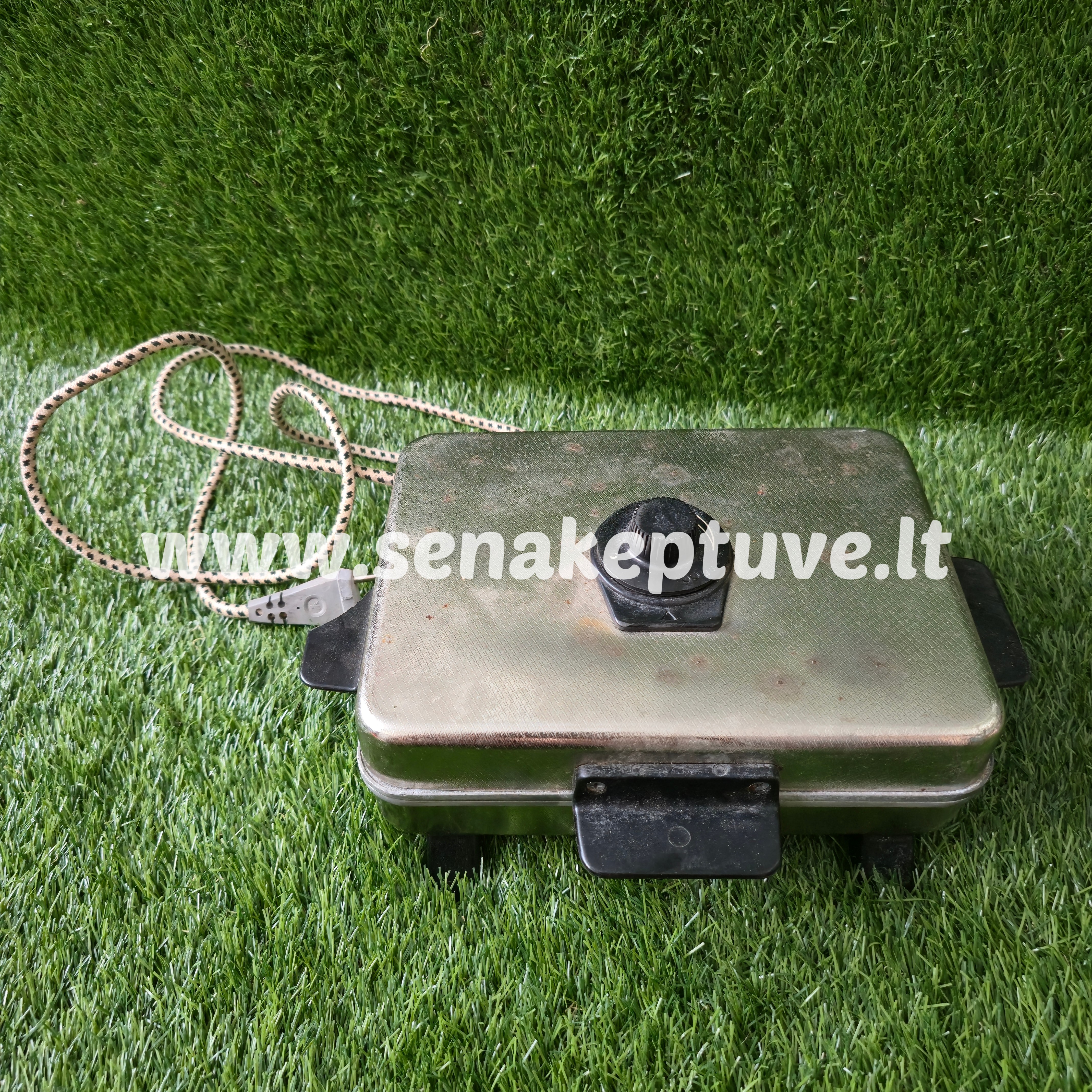 Senovinė elektrinė vaflinė su laidu (nuskelta šoninė rankenėlė)