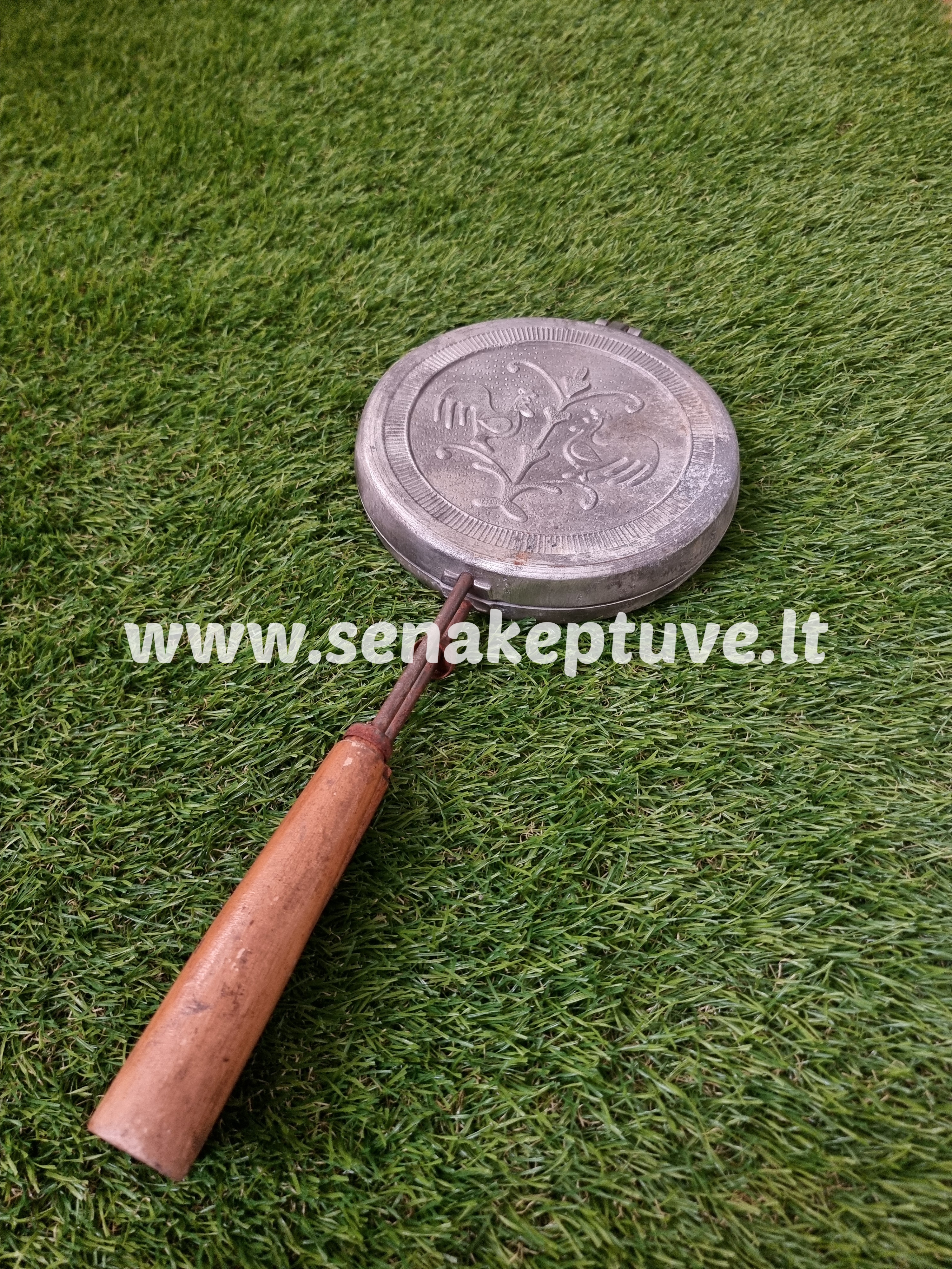 Senovinė gaidelių keptuvė