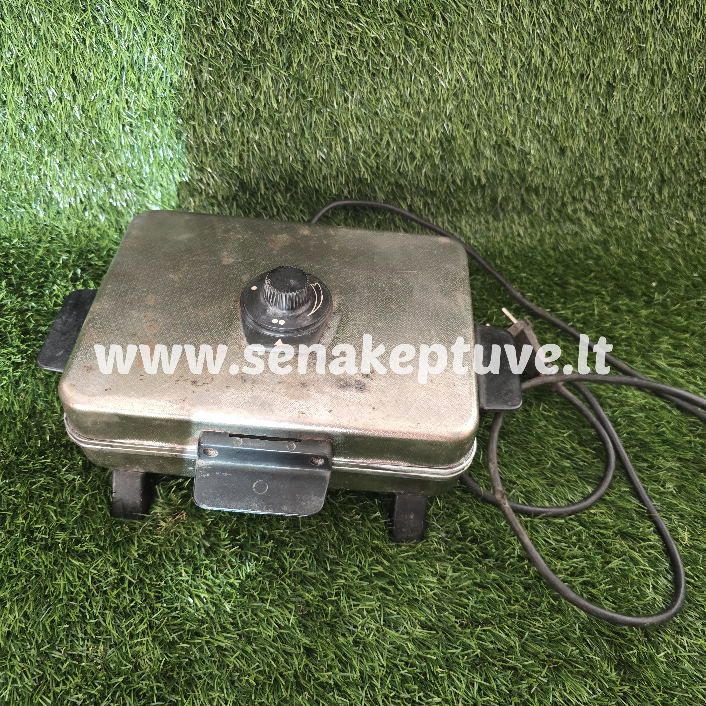 Senovinė elektrinė vaflinė su laidu