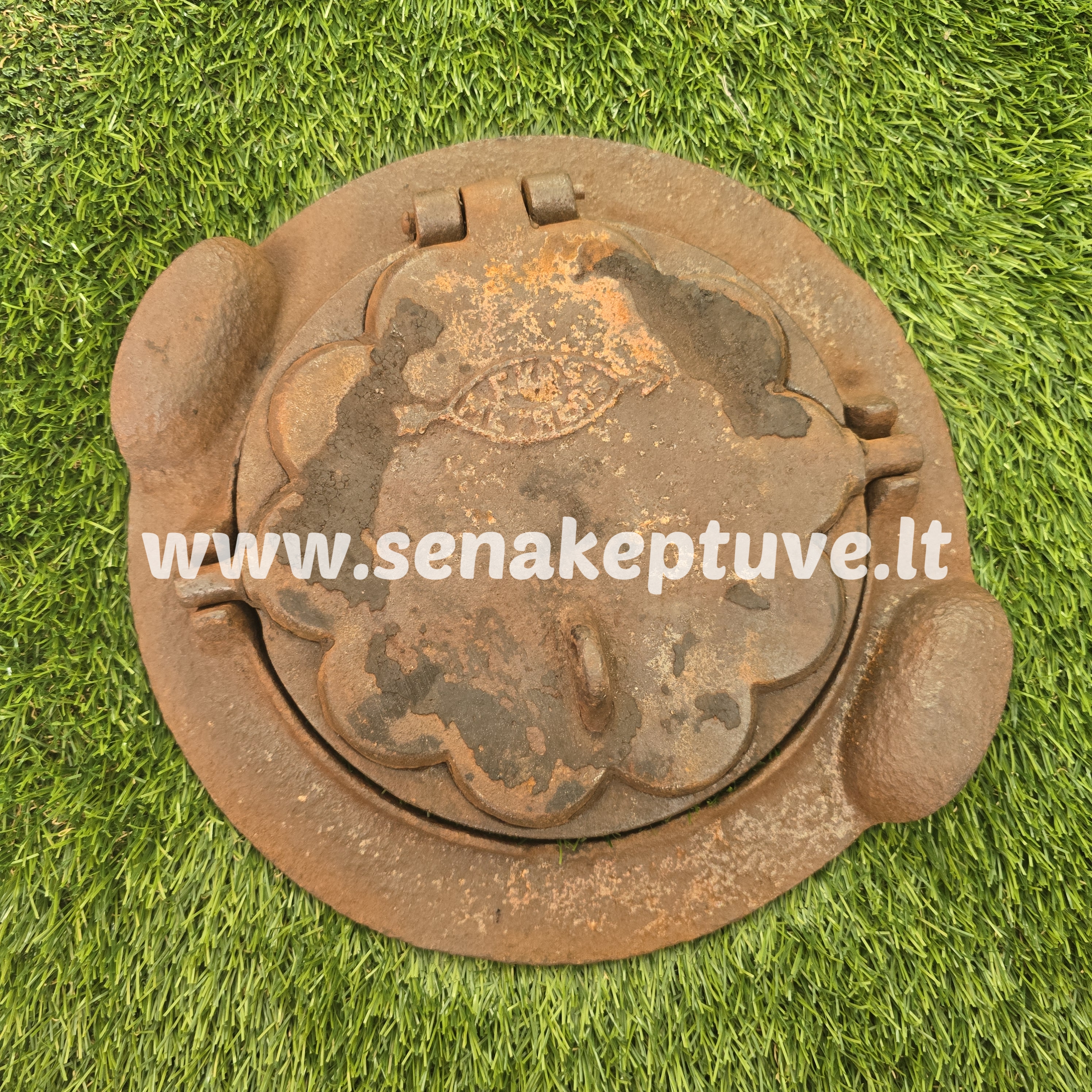 Senovinė ketaus vartoma čirvinių blynų keptuvė su žiedu