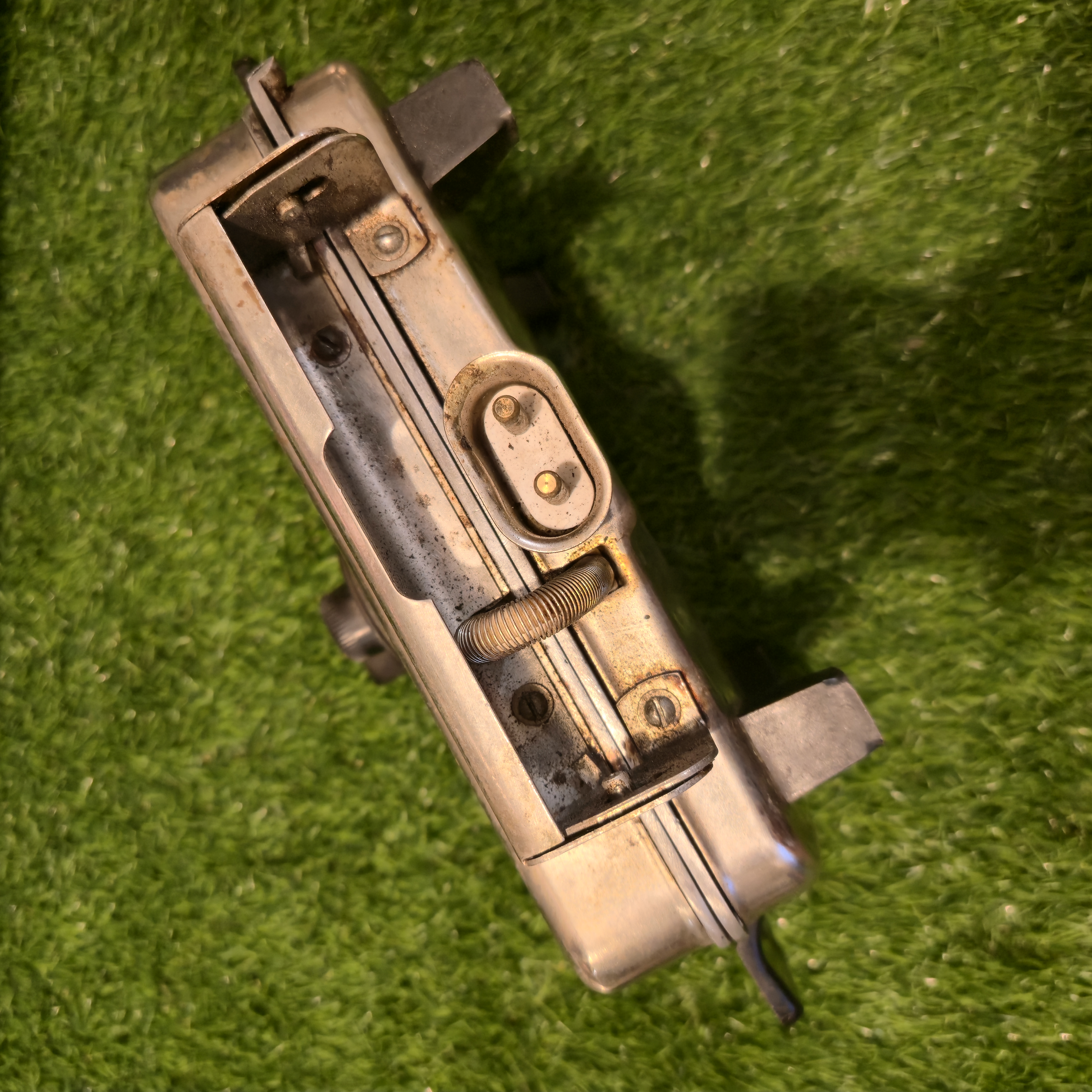 Senovinė elektrinė vaflinė su laidu (nuskilusi viršutinė rankena)