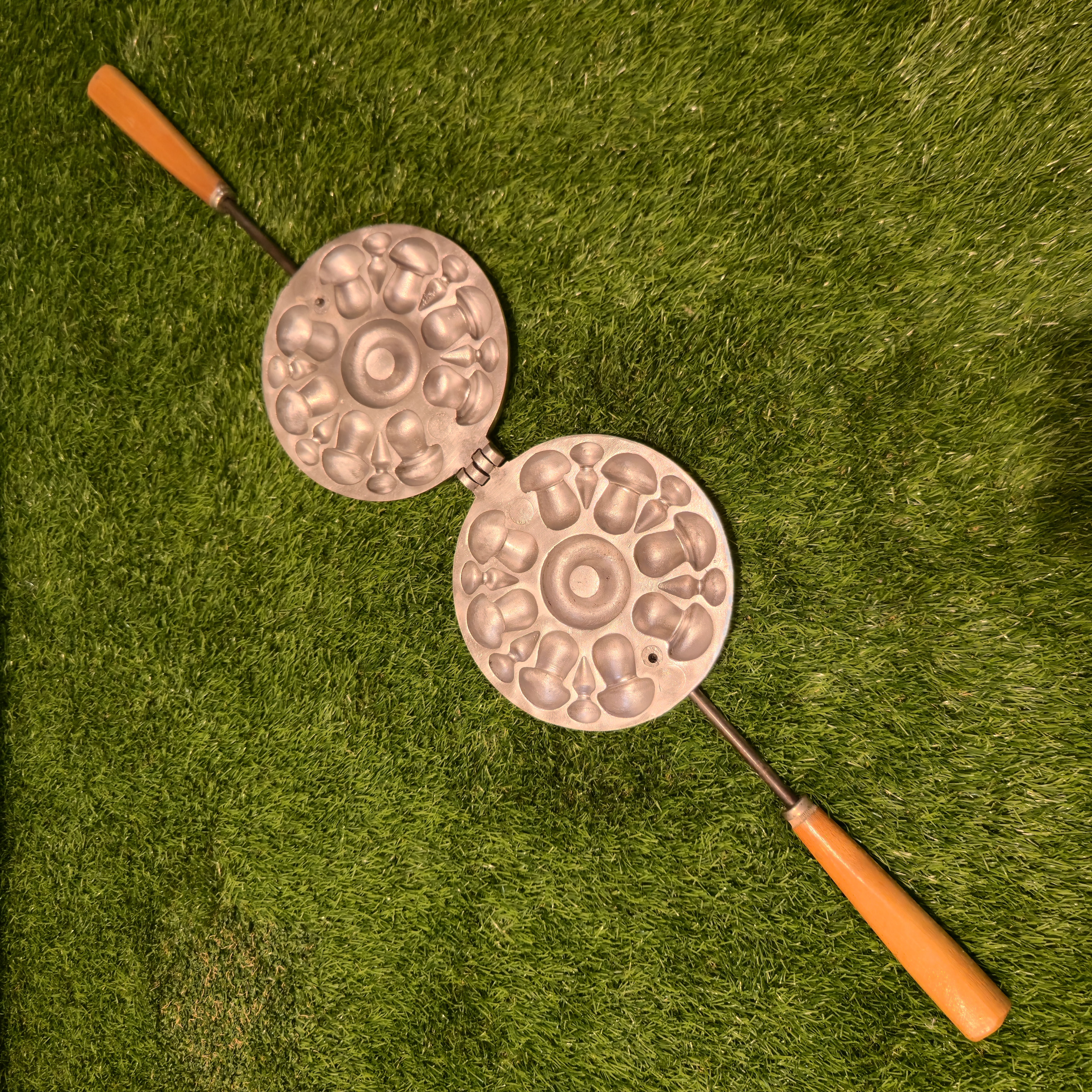 Senovinė grybukų keptuvė