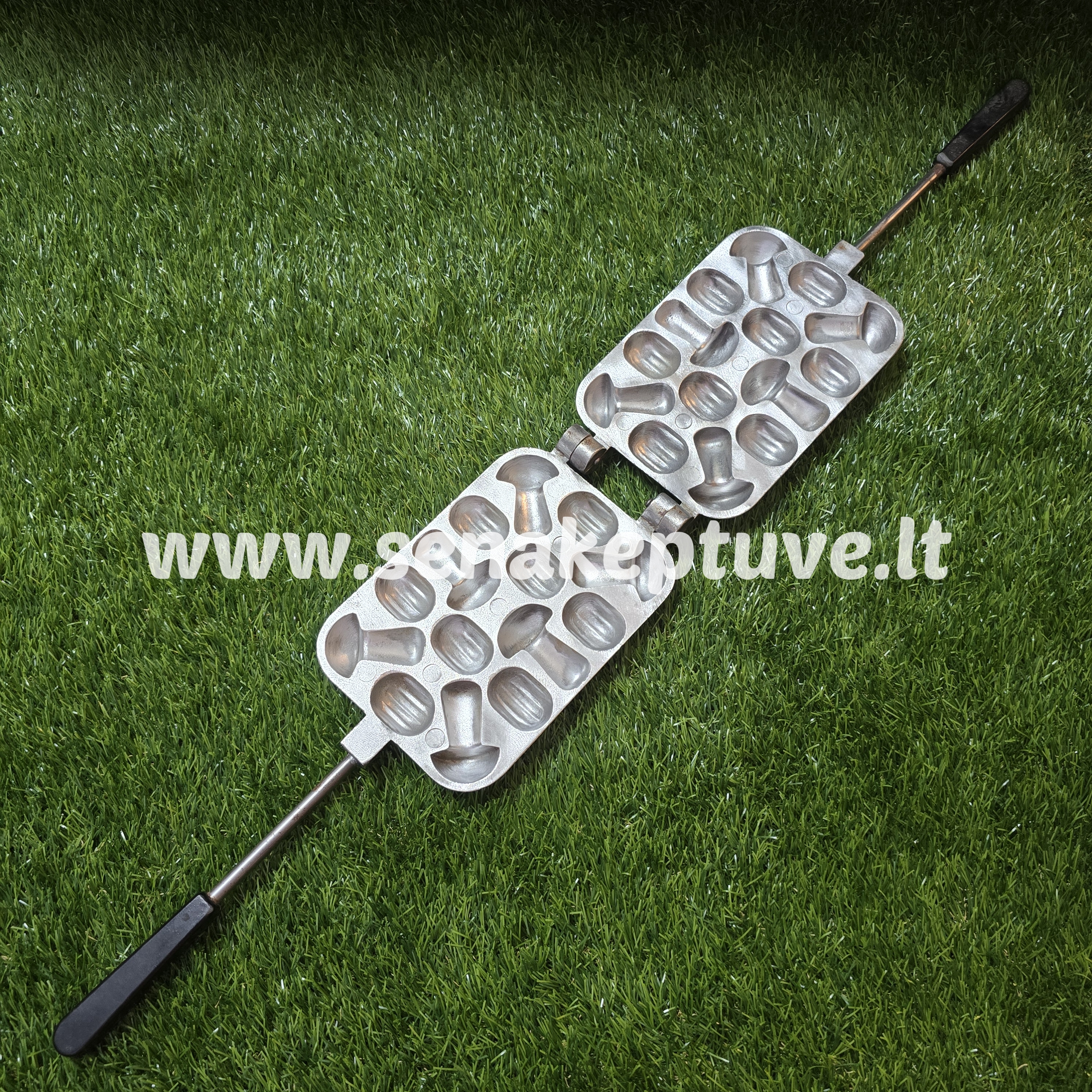 Senovinė asorti (6 grybukai, 8 riešutėliai) keptuvė