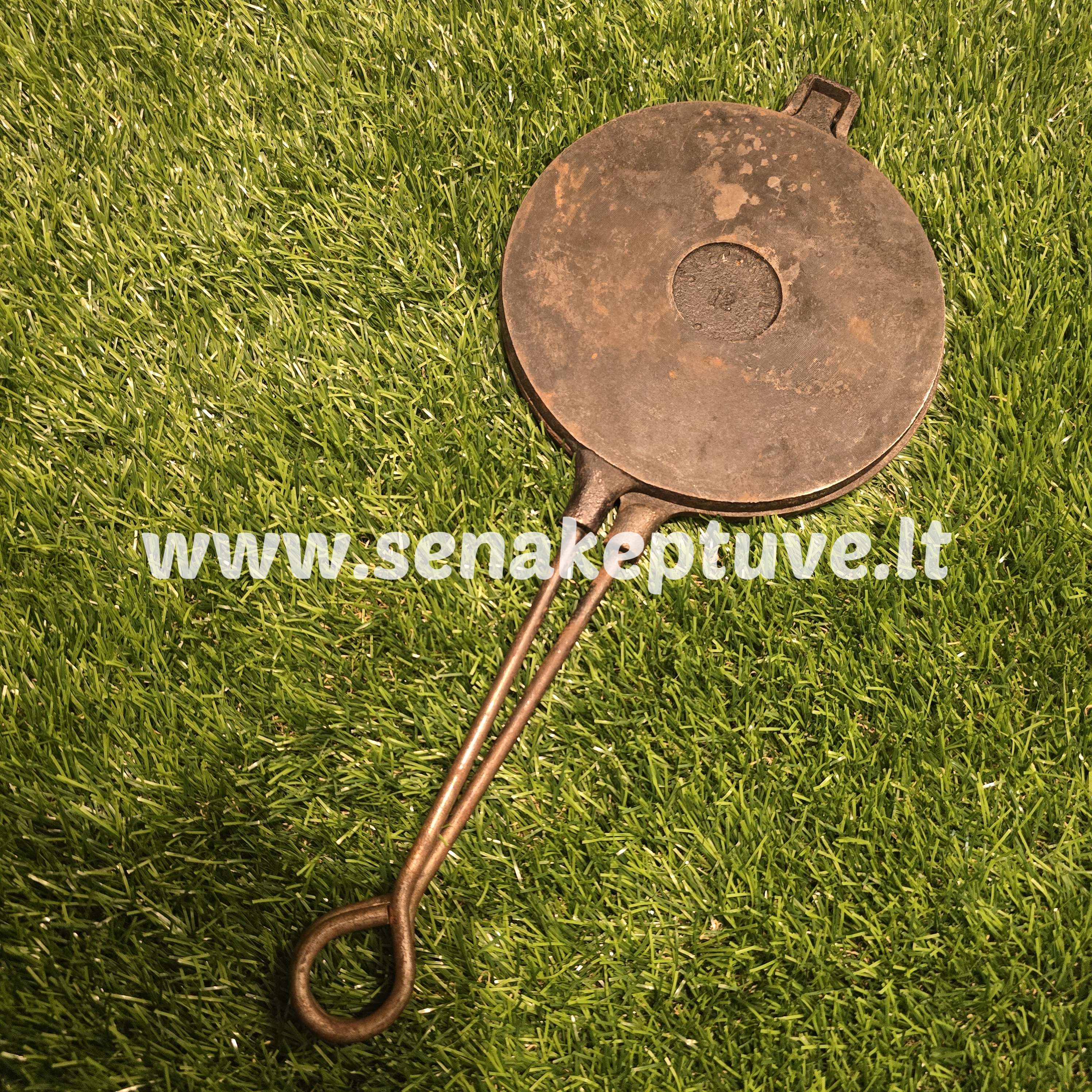 Senovinė ketaus plonų vaflių keptuvė