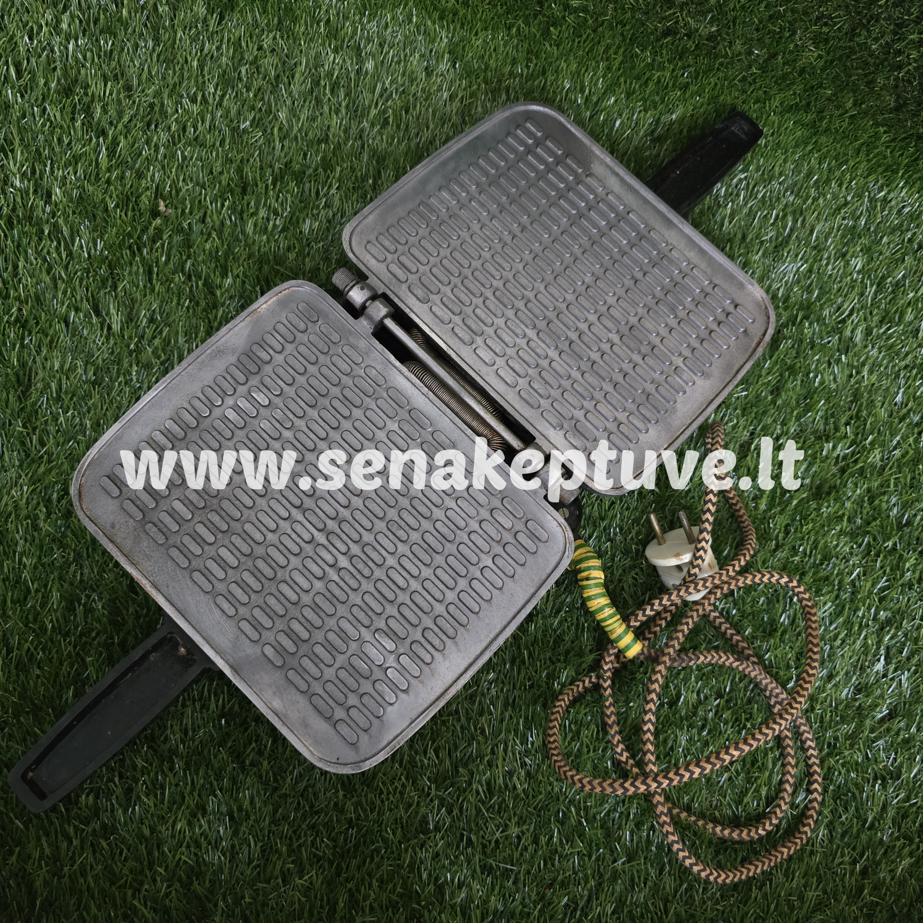 Senovinė elektrinė vaflinė su laidu (kliba viršutinė rankena)