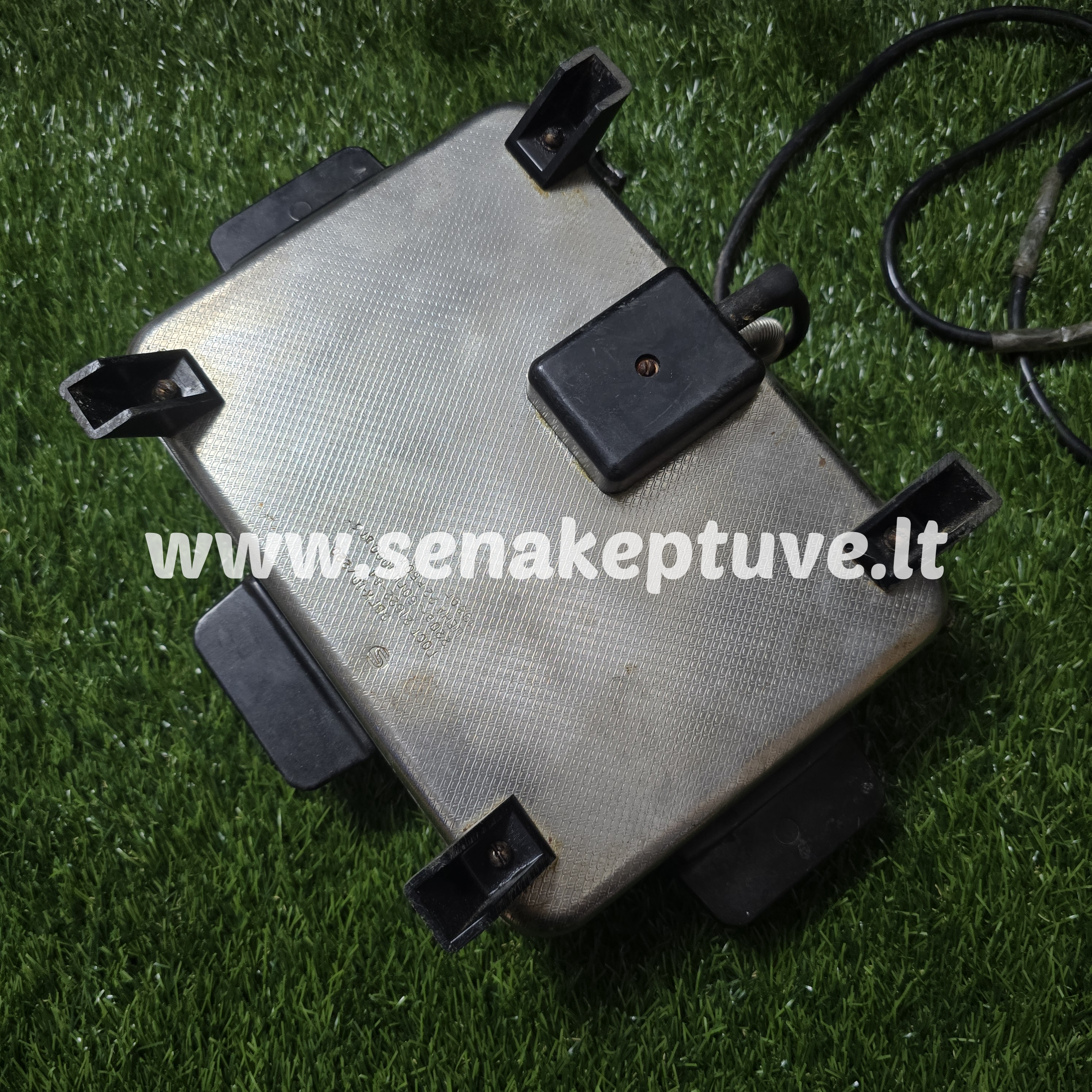 Senovinė elektrinė vaflinė su laidu