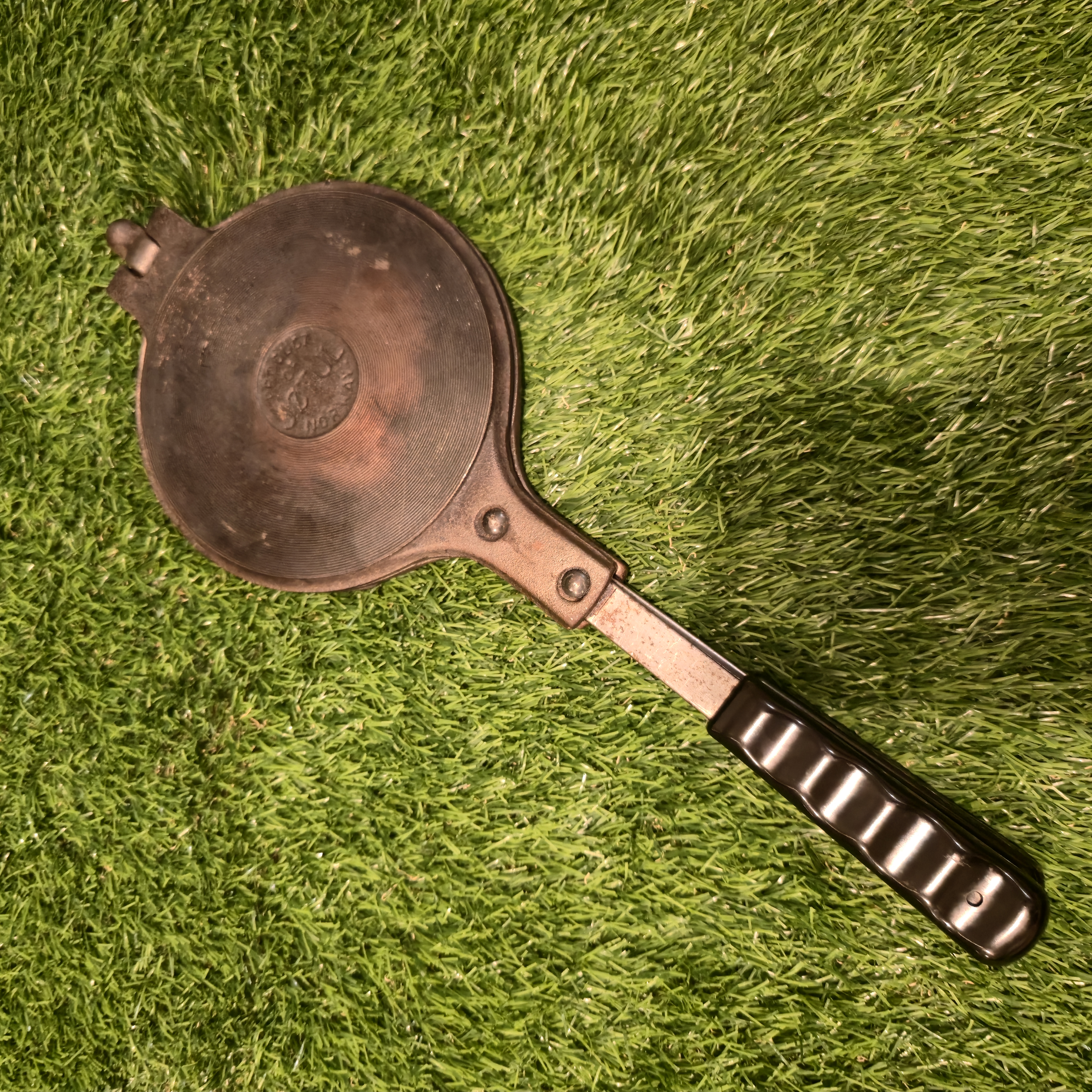 Ketaus plonų vaflių keptuvė