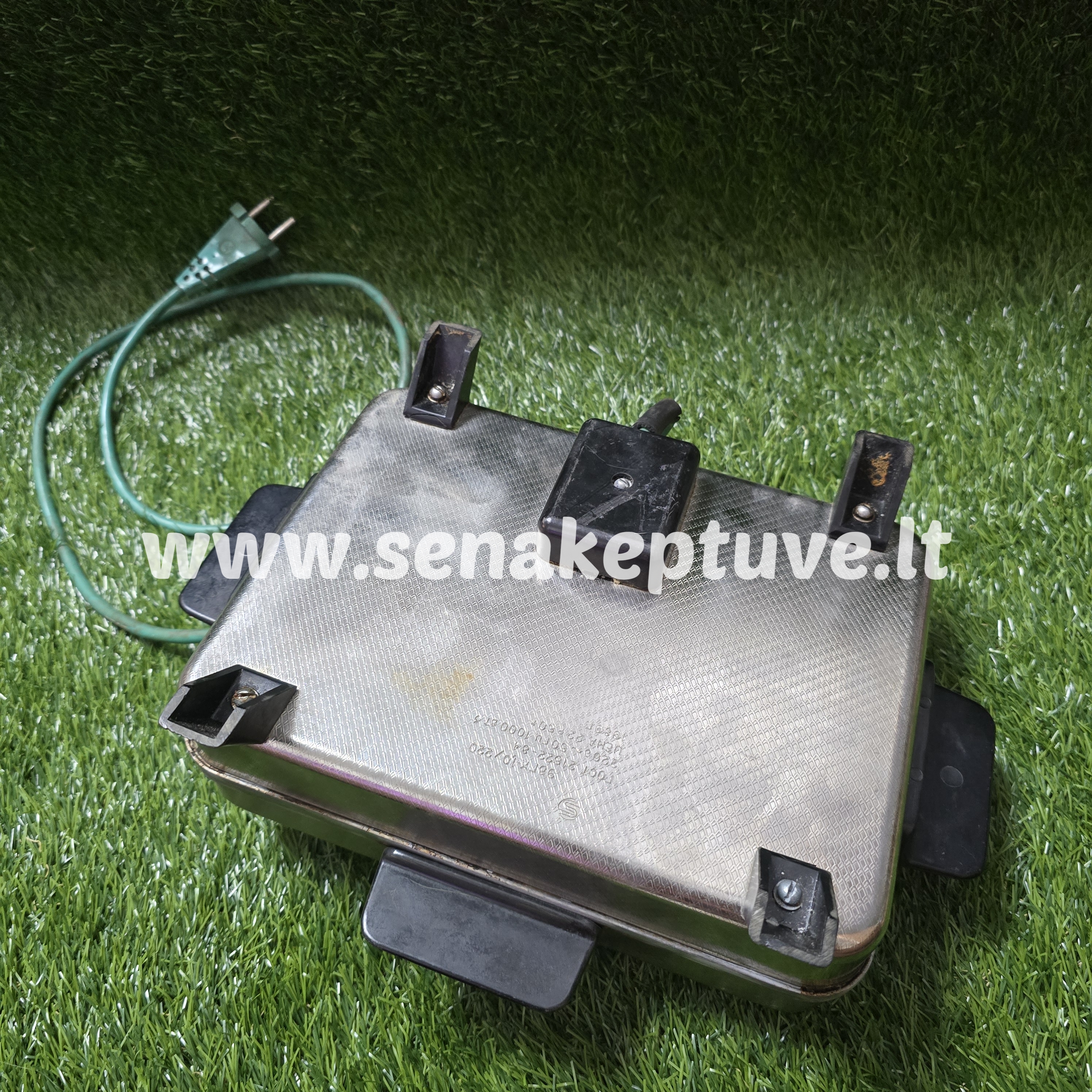 Senovinė elektrinė vaflinė su laidu