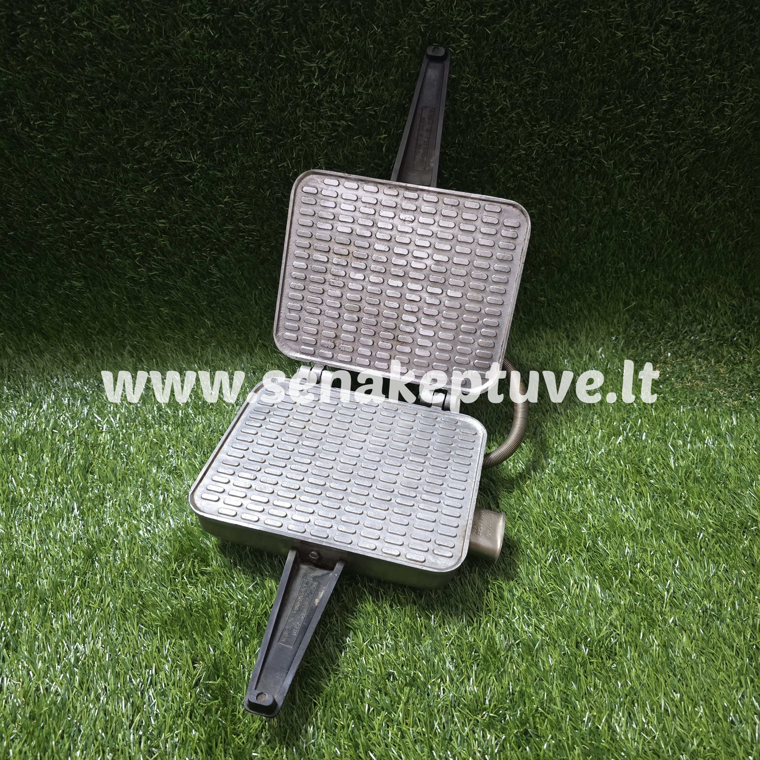 Senovinė elektrinė vaflinė su laidu