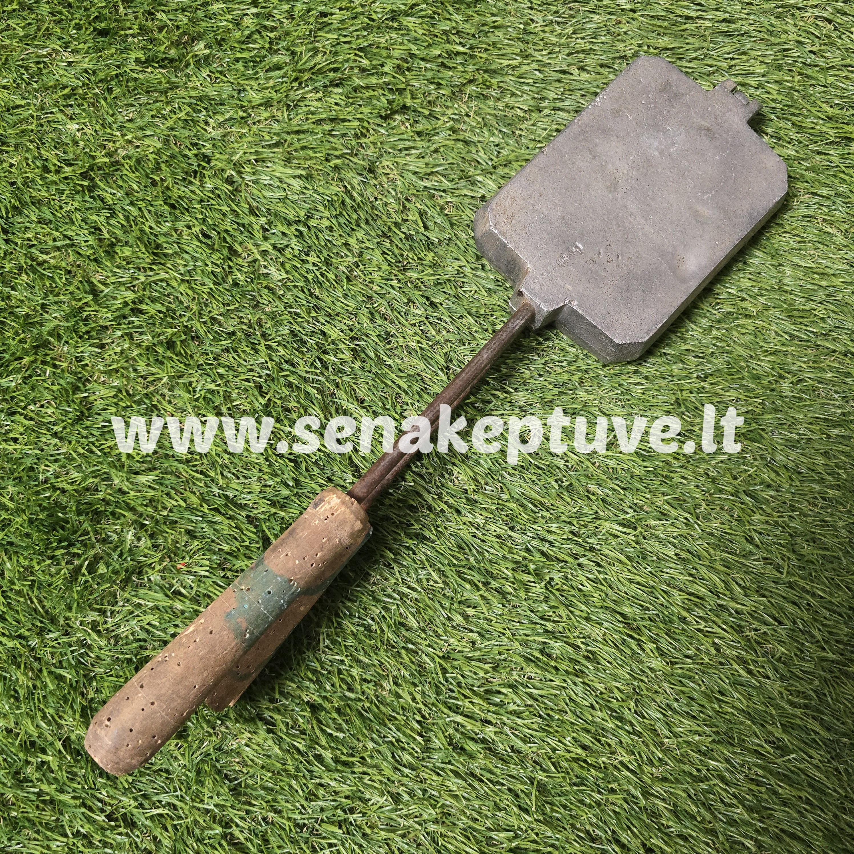 Senovinė asorti (2 voveraitės ir 2 paukšteliai) keptuvė (nulūžusi rankenos dalis)