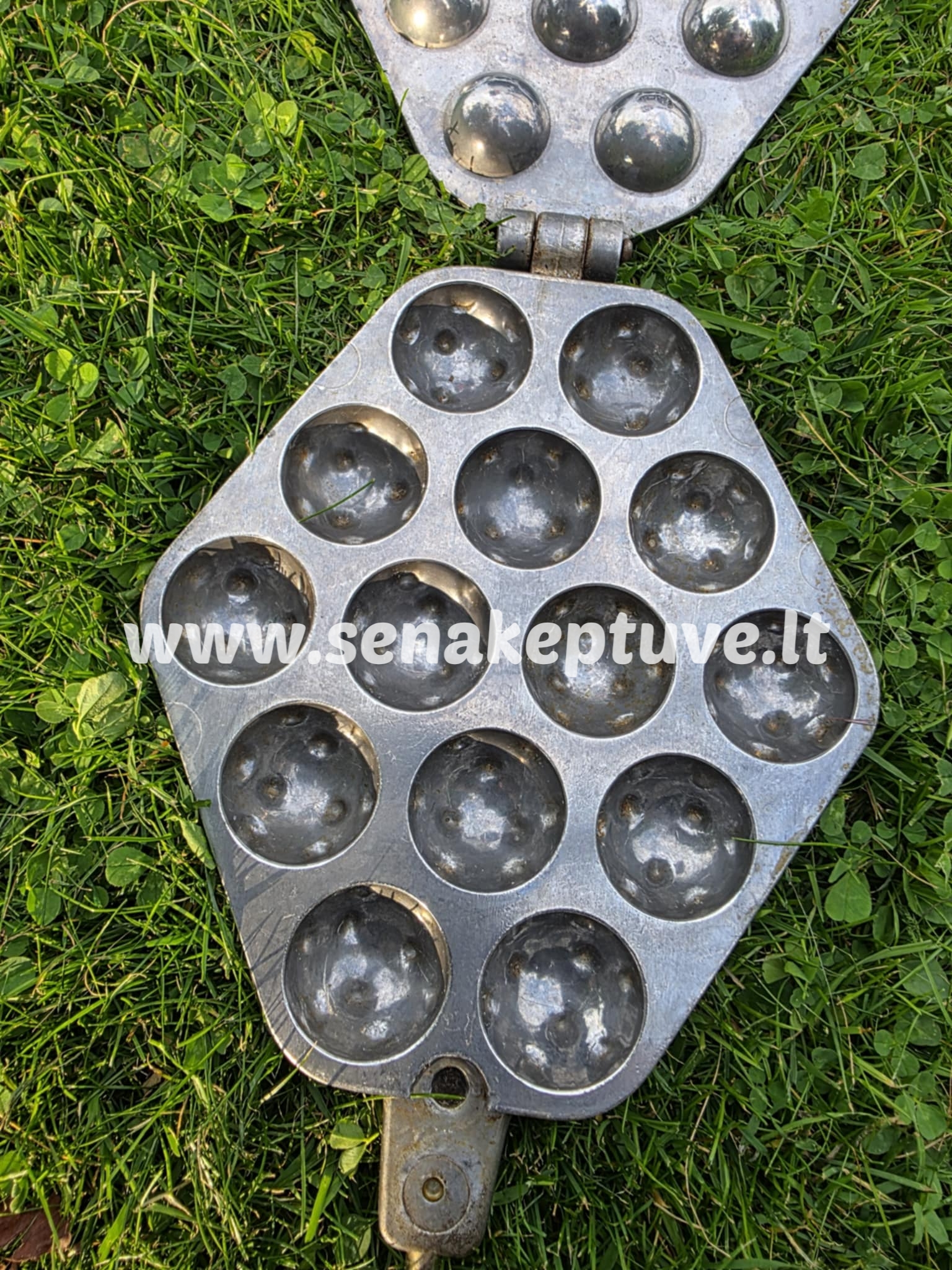 Senovinė kaštonų keptuvė