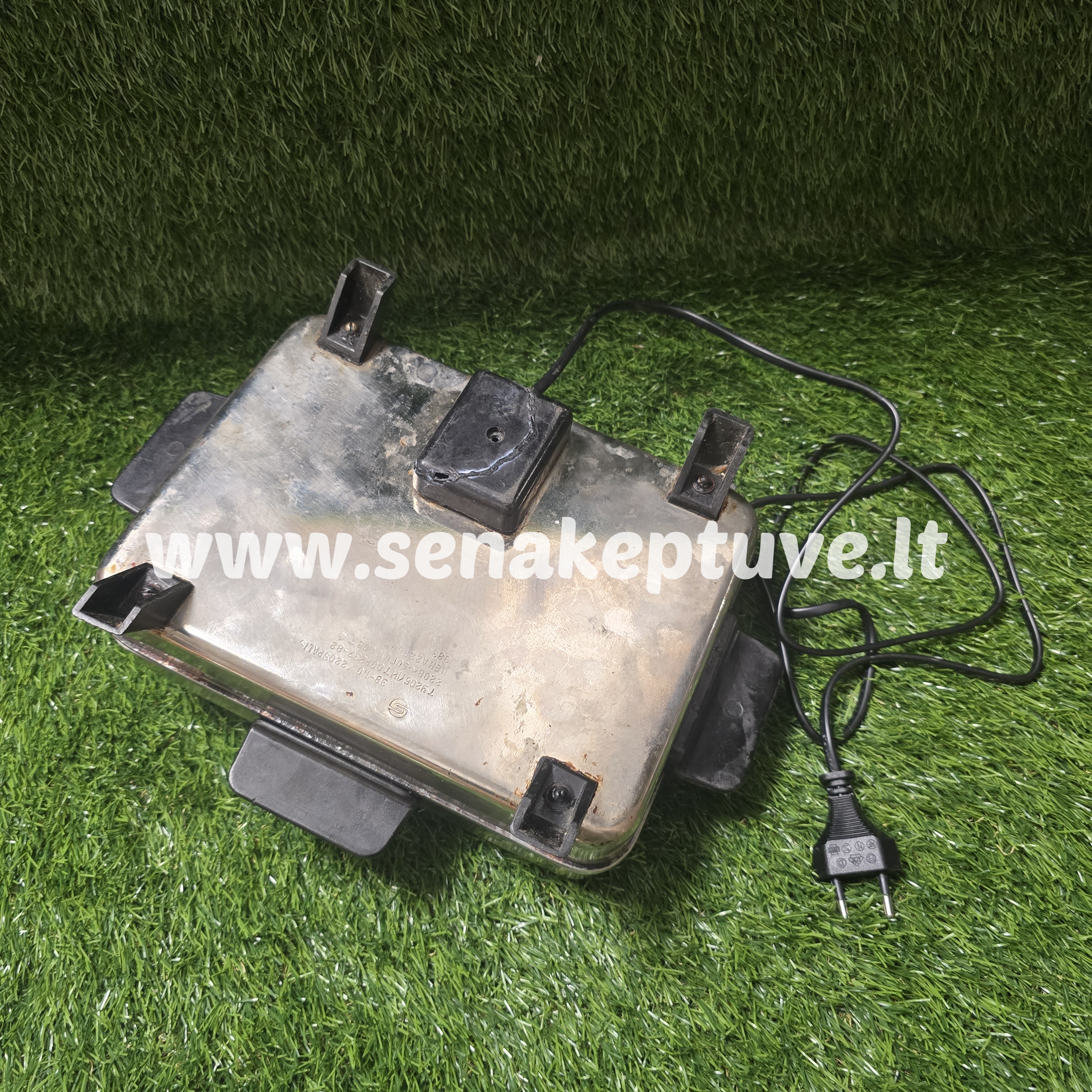 Senovinė elektrinė vaflinė su laidu (suklijuotas apatinis dangtelis)