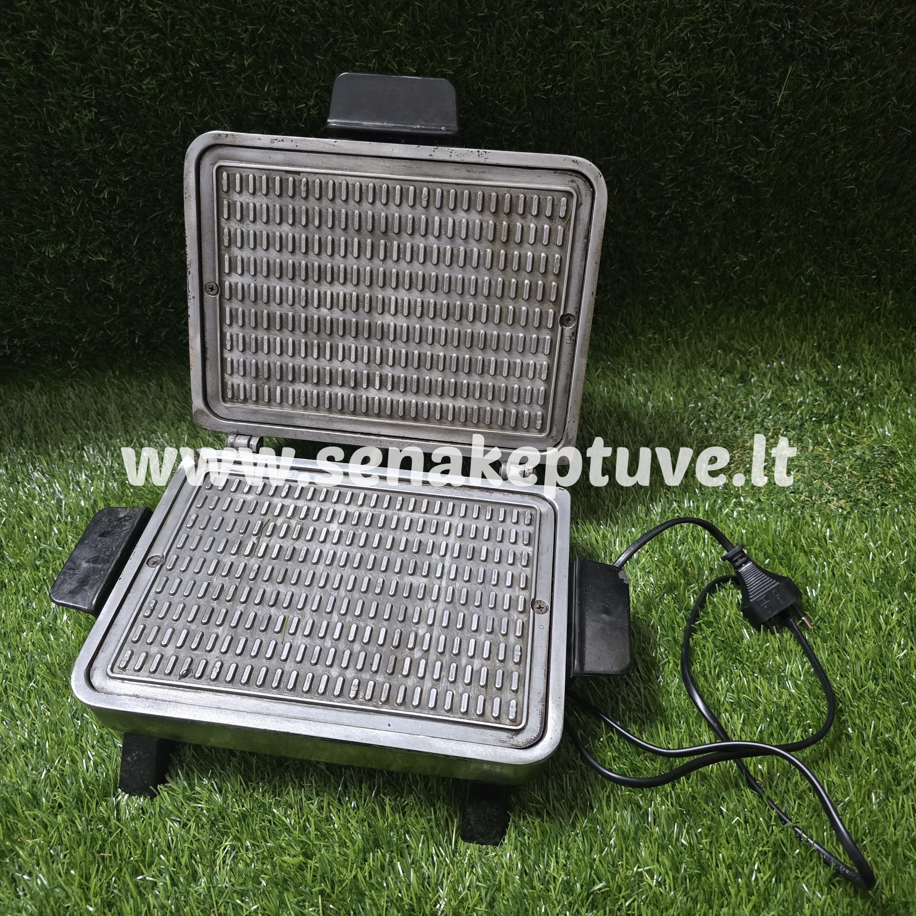 Senovinė elektrinė vaflinė su laidu