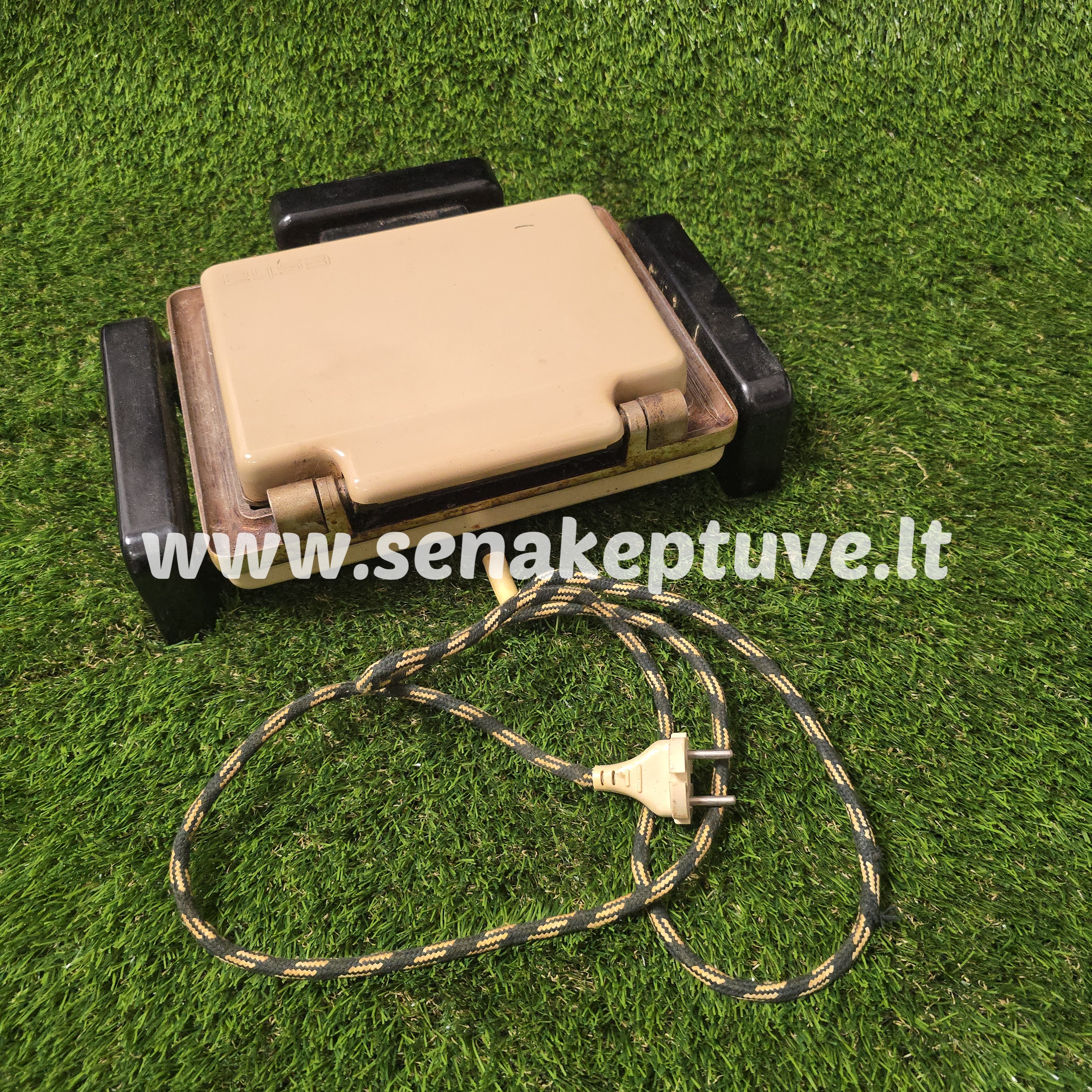 Senovinė elektrinė vaflinė su laidu ploniems vafliams