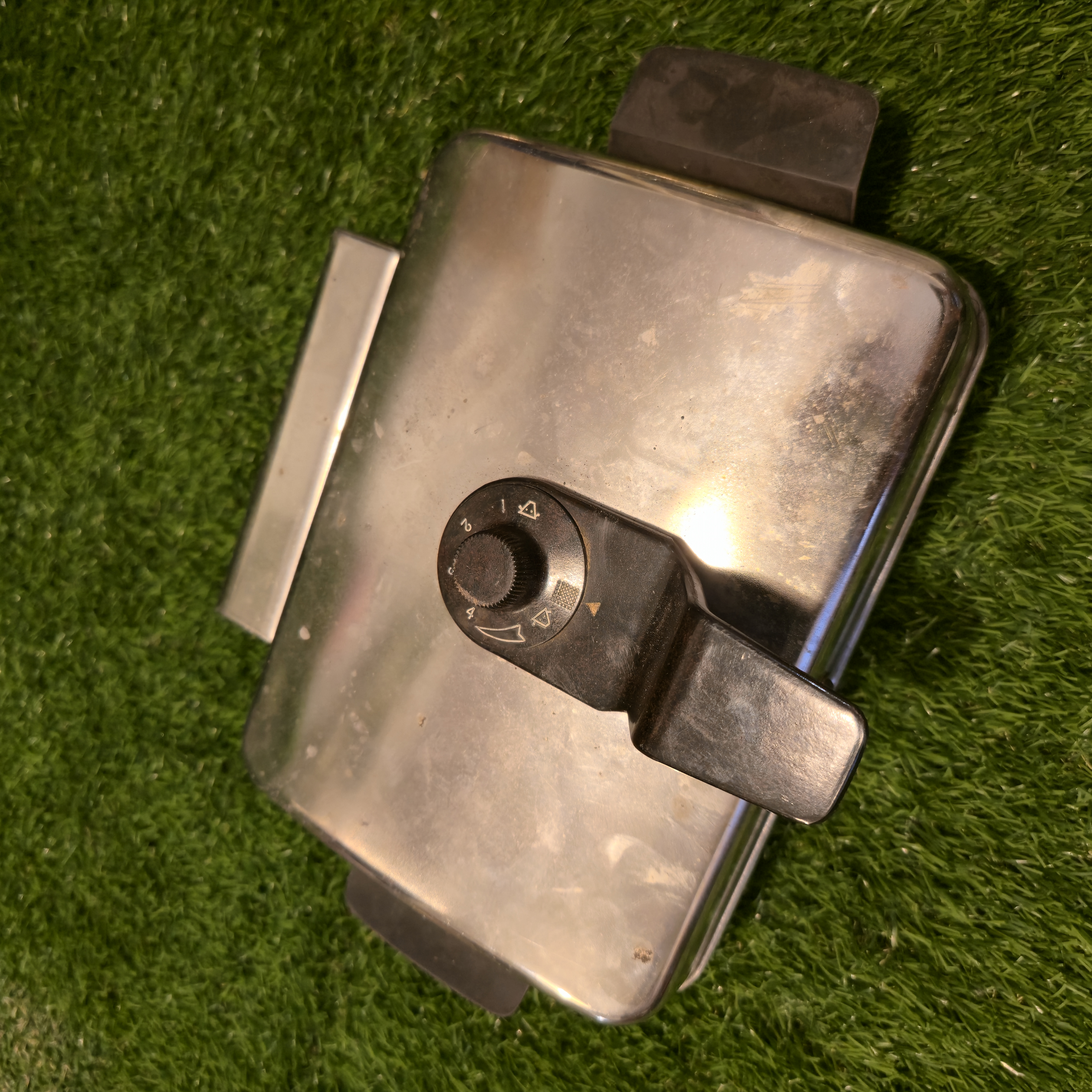 Senovinė elektrinė vaflinė su laidu