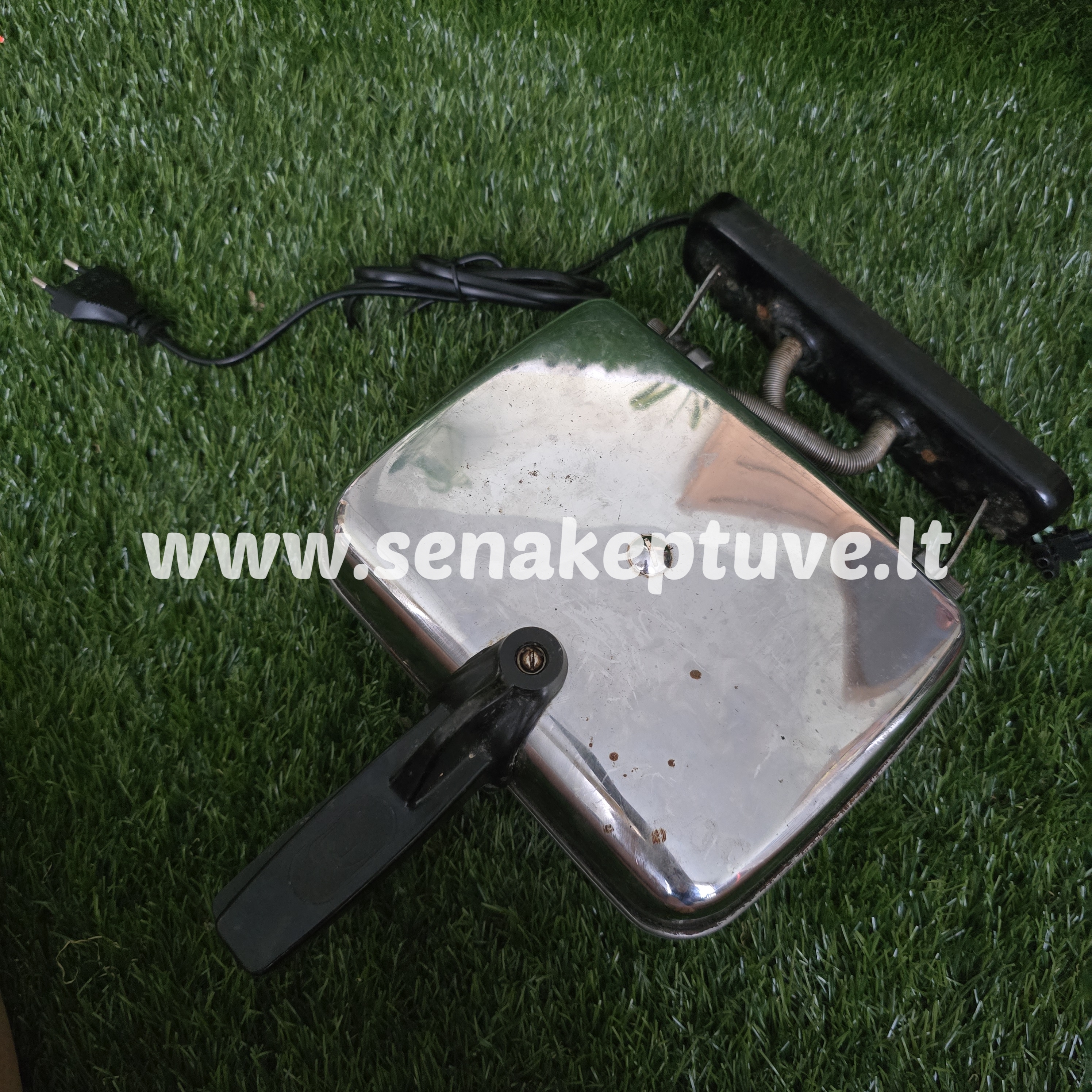 Senovinė elektrinė vaflinė su laidu (kliba rankena)