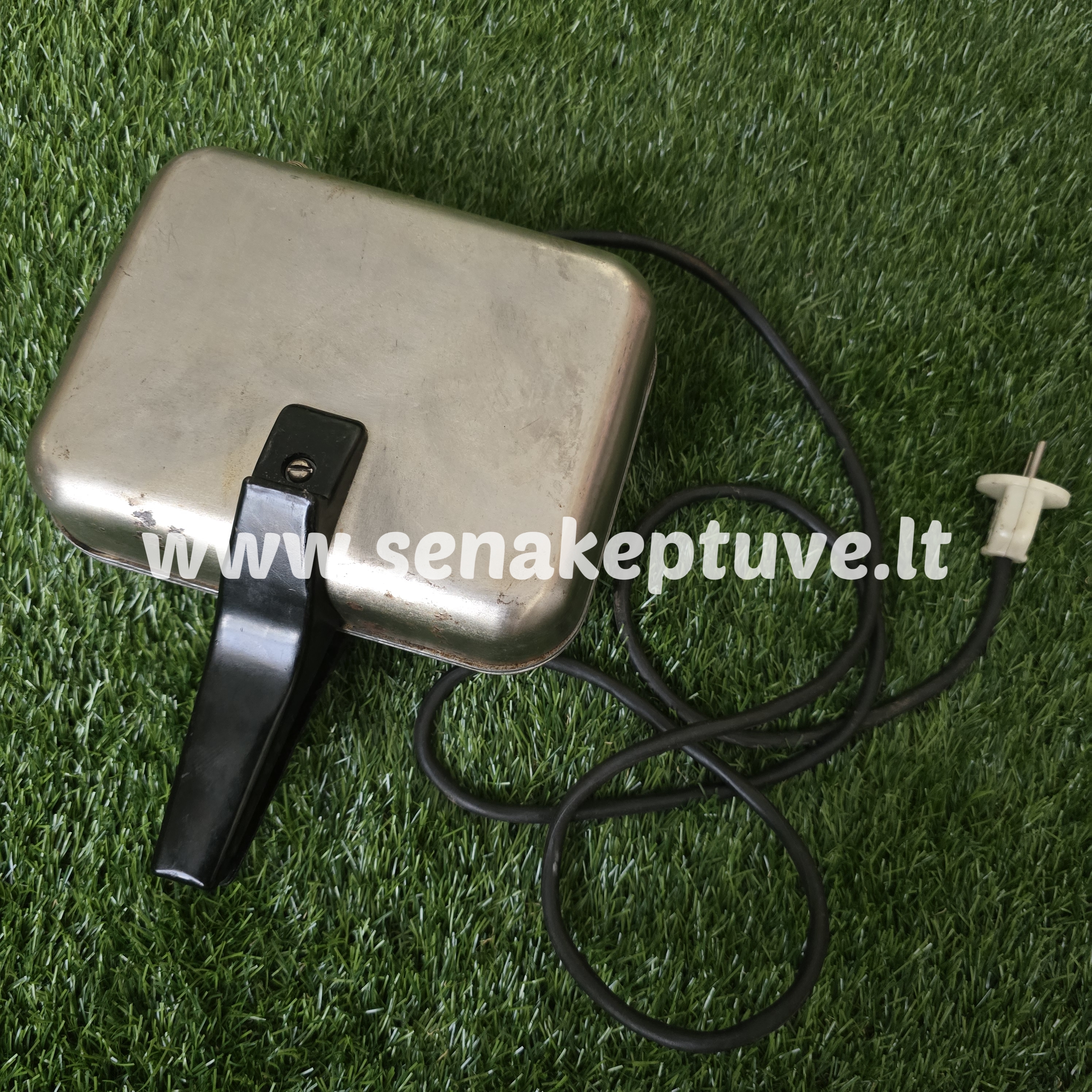 Senovinė elektrinė vaflinė su laidu