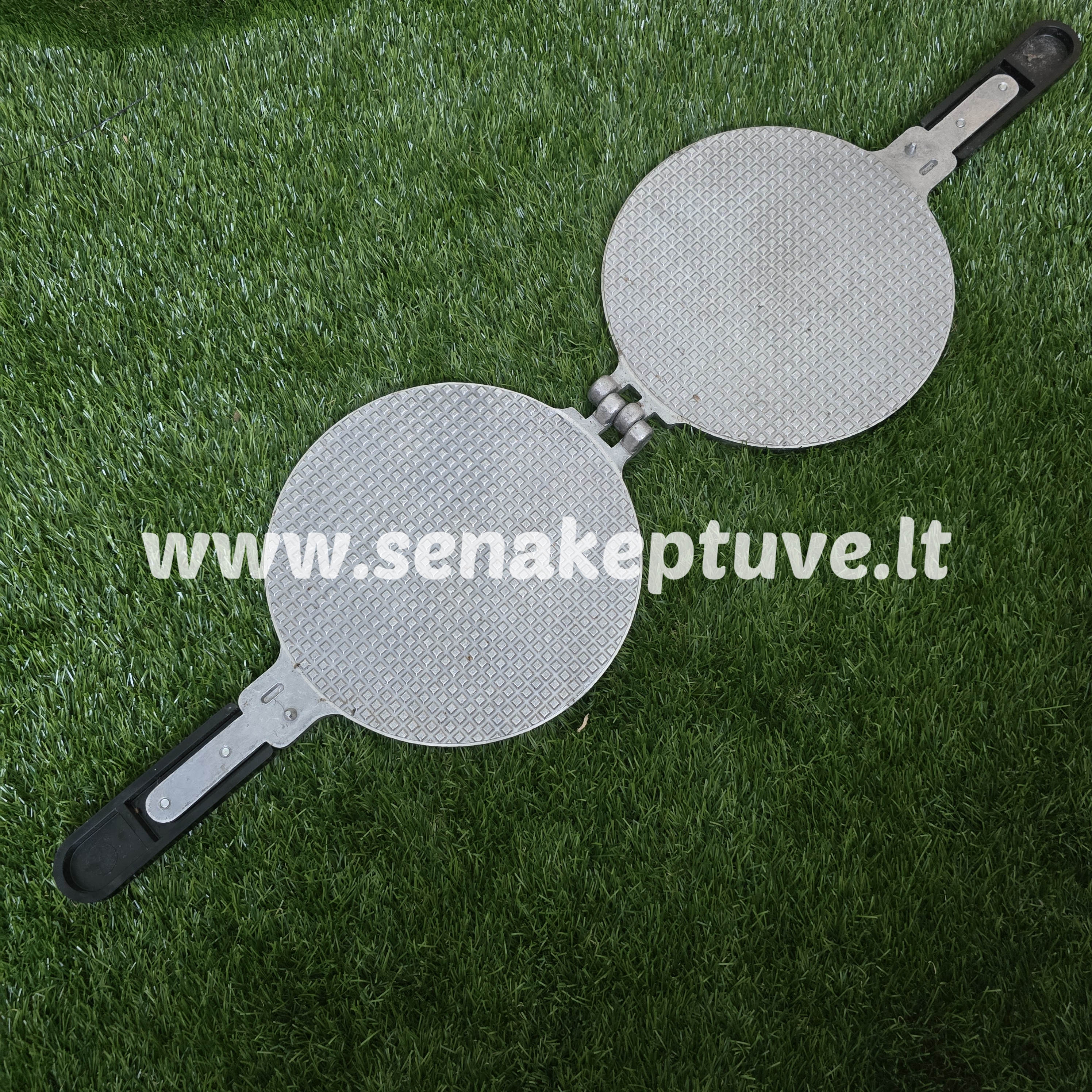 Senovinė vaflių keptuvė