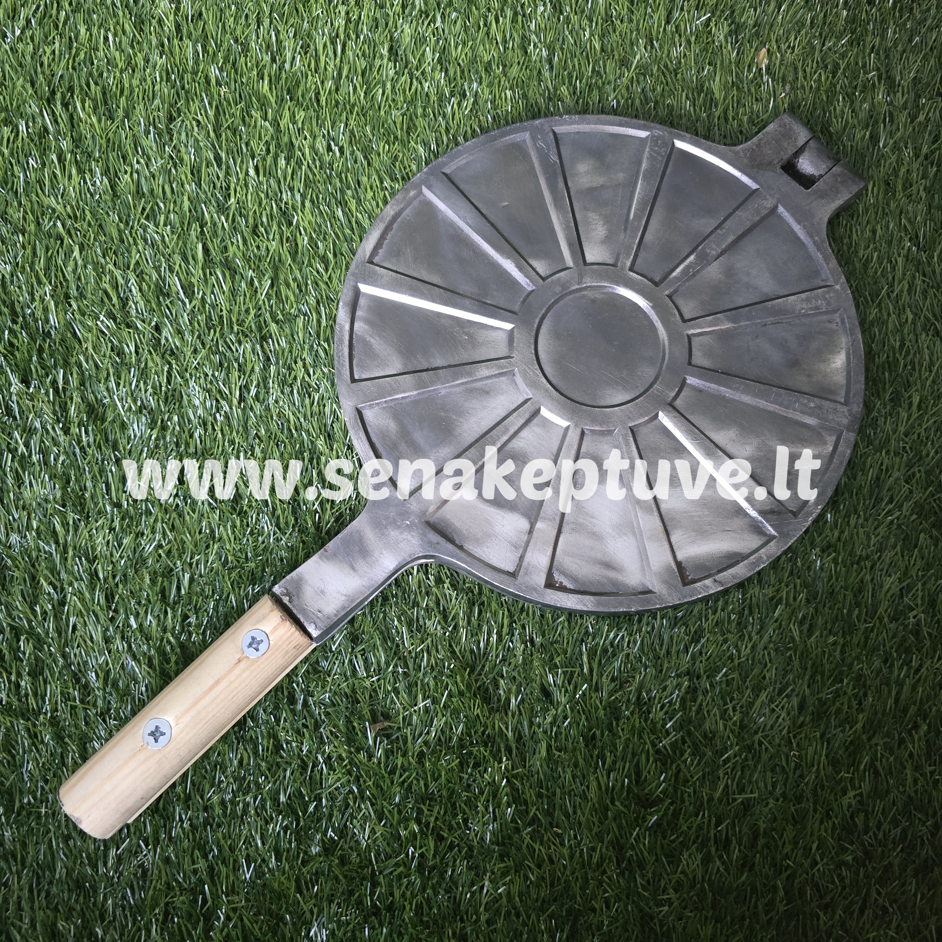 Senovinė vaflių keptuvė