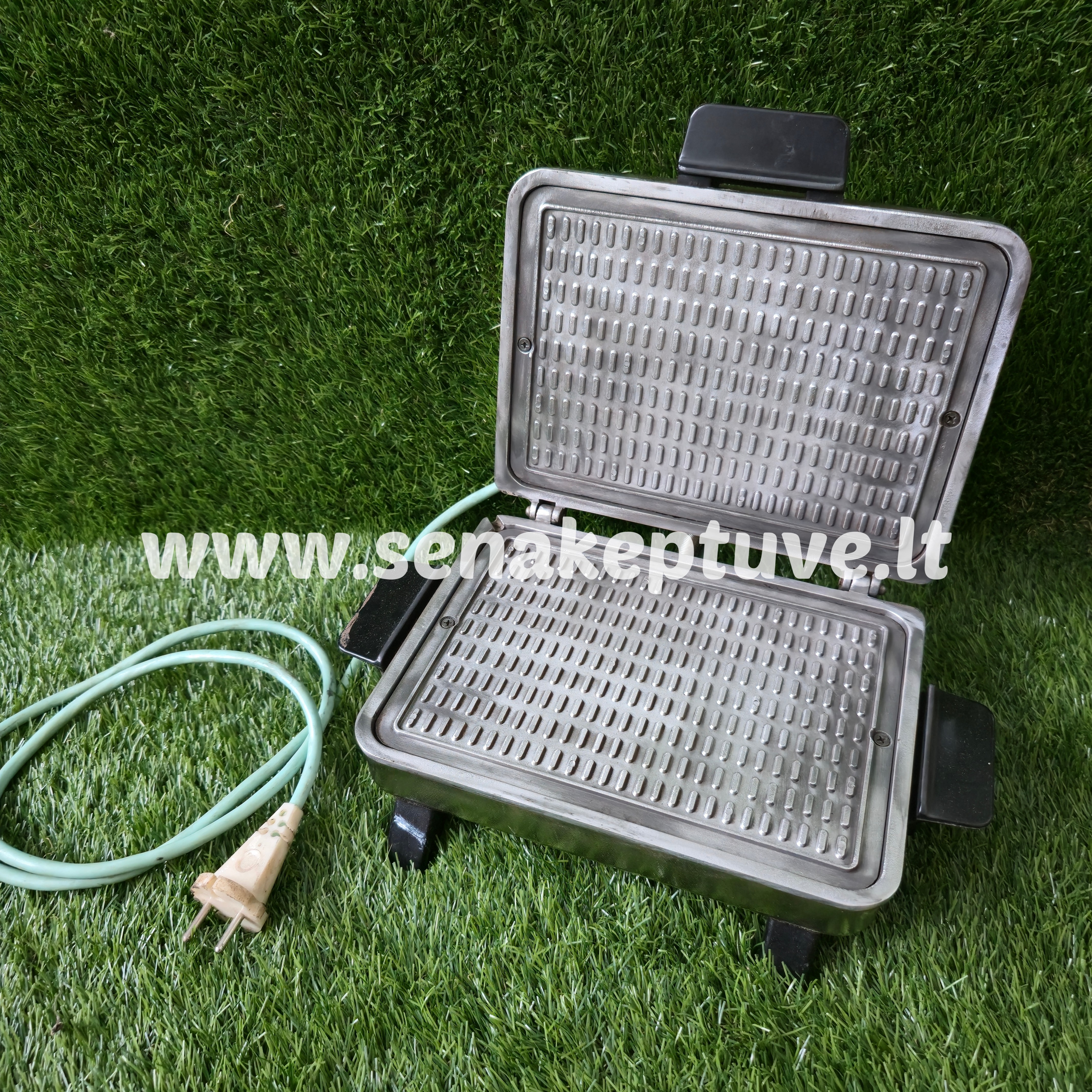 Senovinė elektrinė vaflinė su laidu