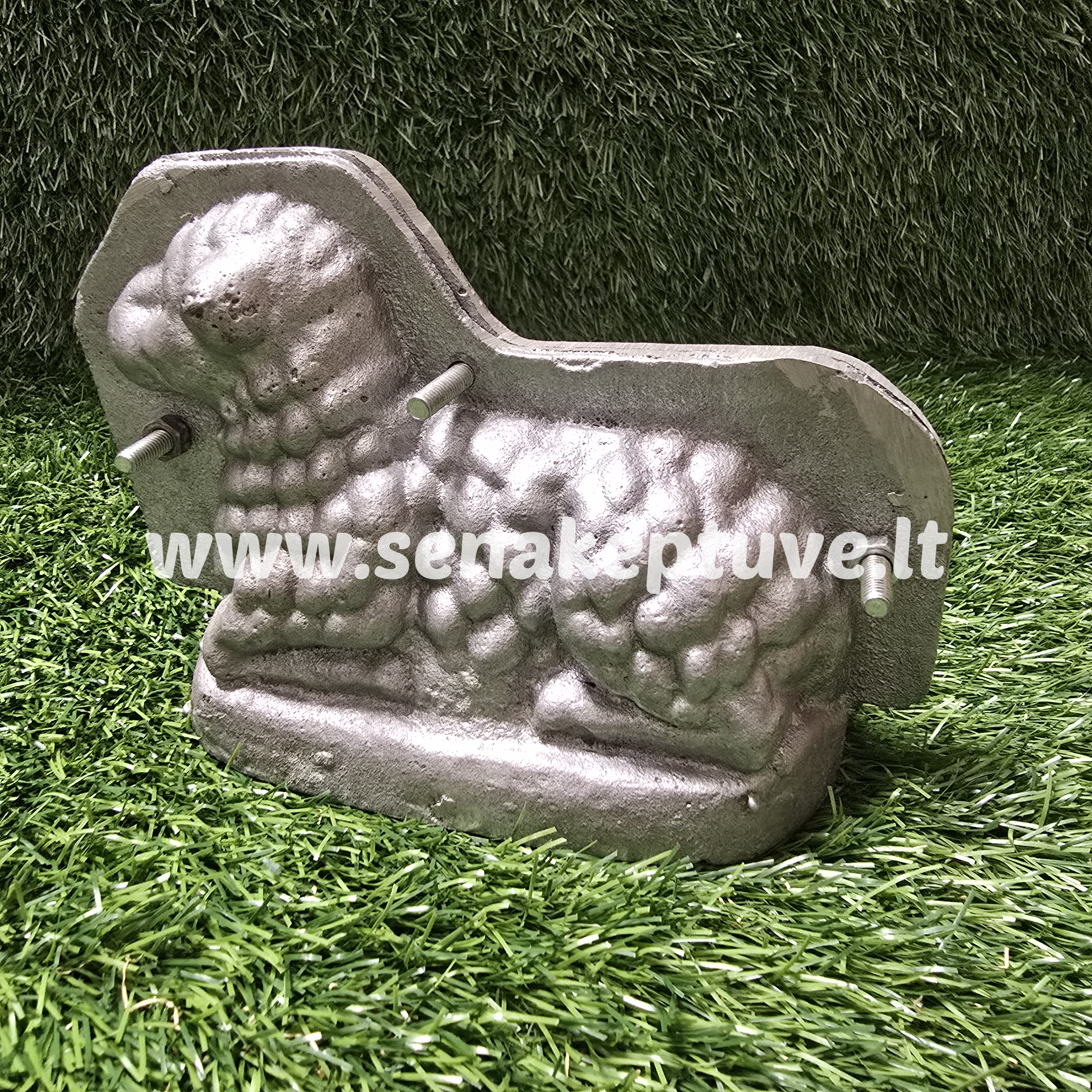 Senovinė avinėlio kepimo forma