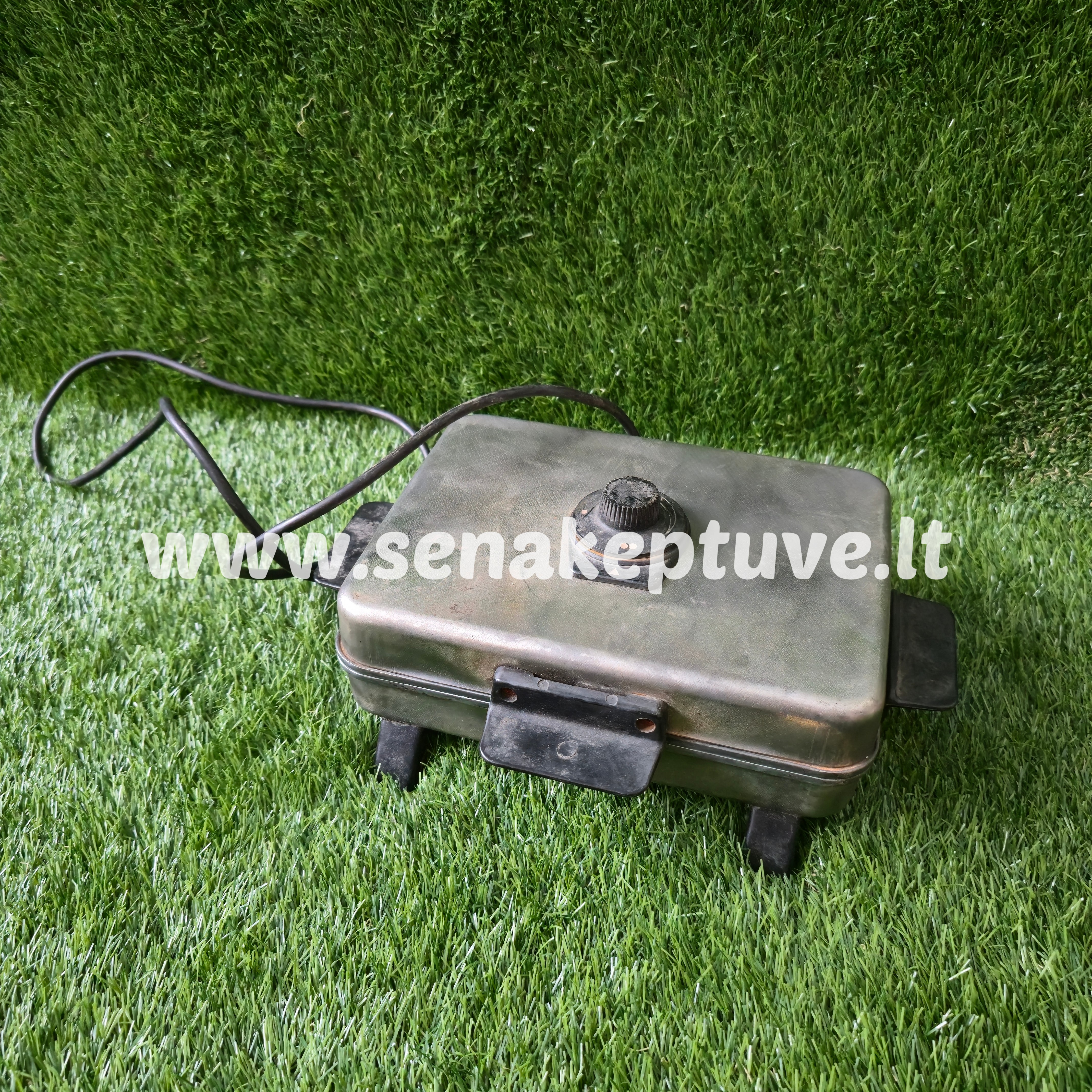 Senovinė elektrinė vaflinė su laidu