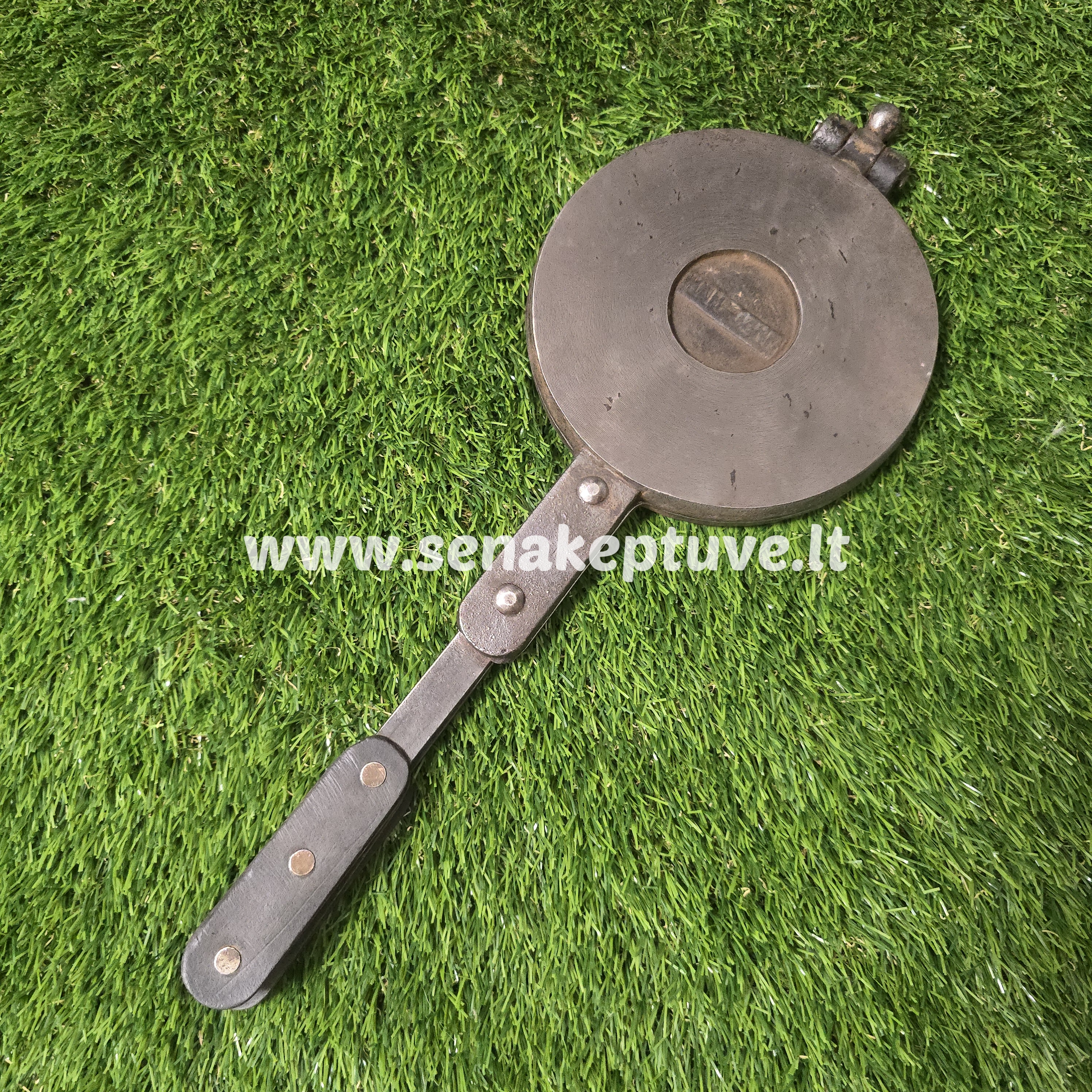 Senovinė ketaus plonų vaflių keptuvė