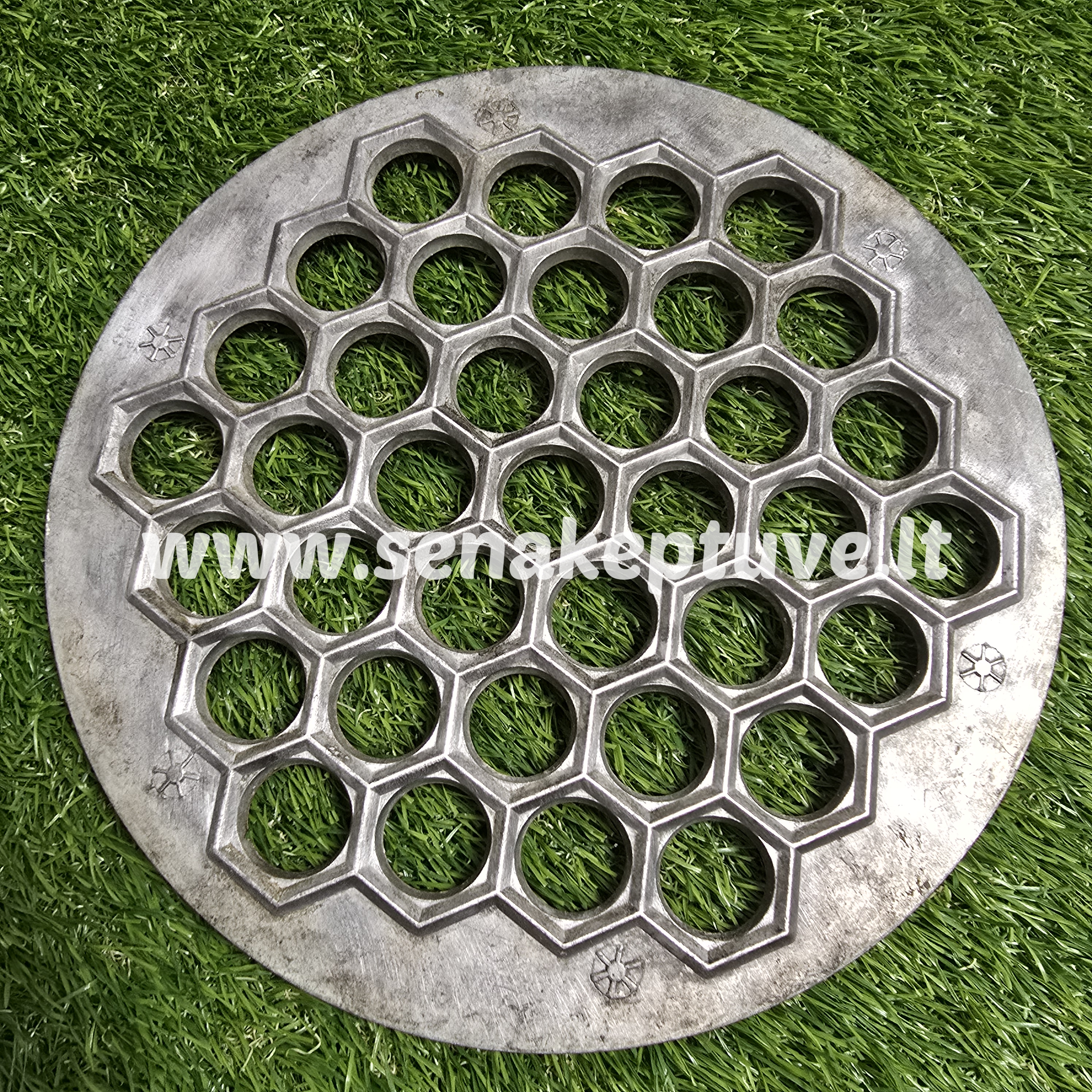 Senovinė koldūnų kepimo forma