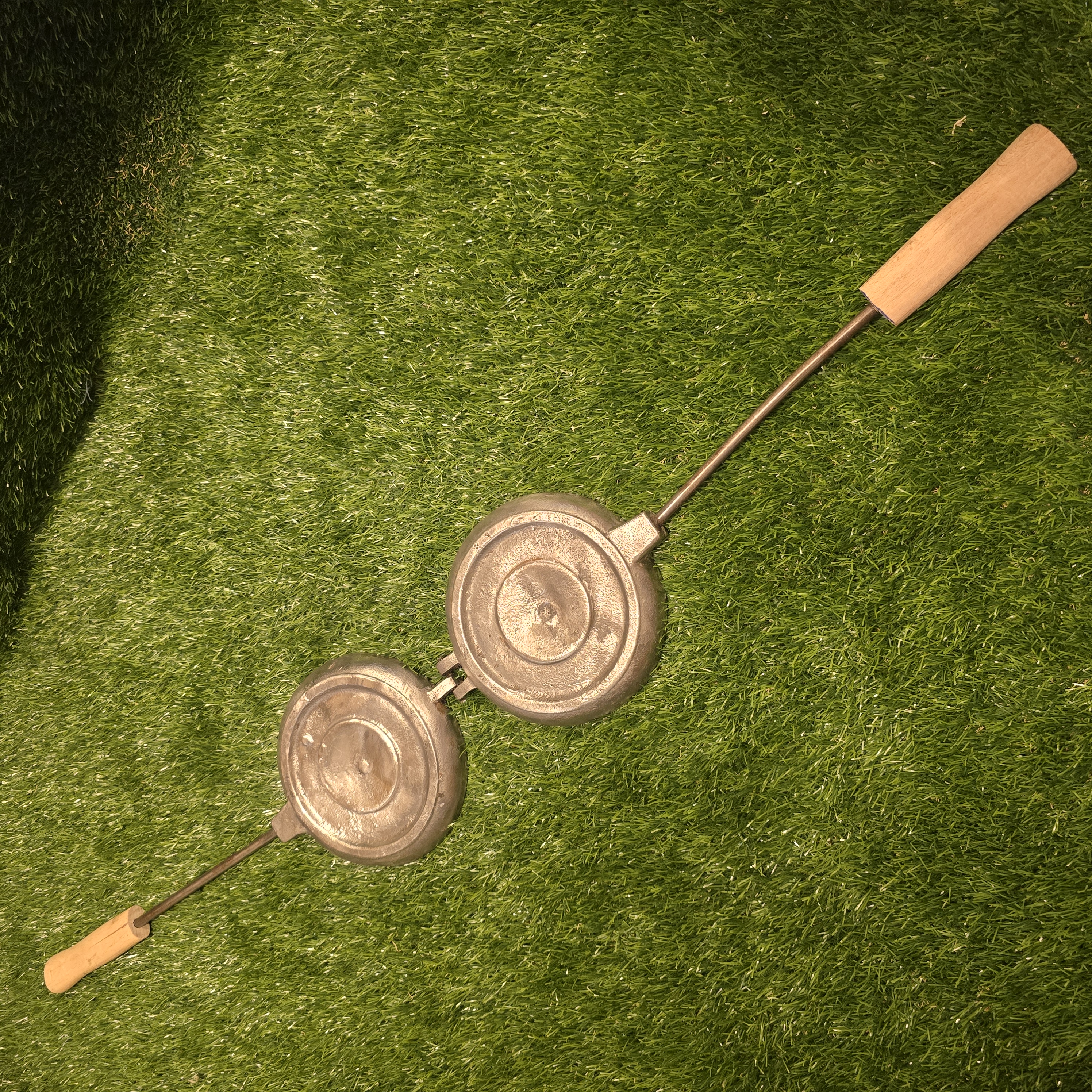 Senovinė asorti (3 grybukai, 4 kankorėžiai, 4 riešutėliai, 3 kriauklės) keptuvė