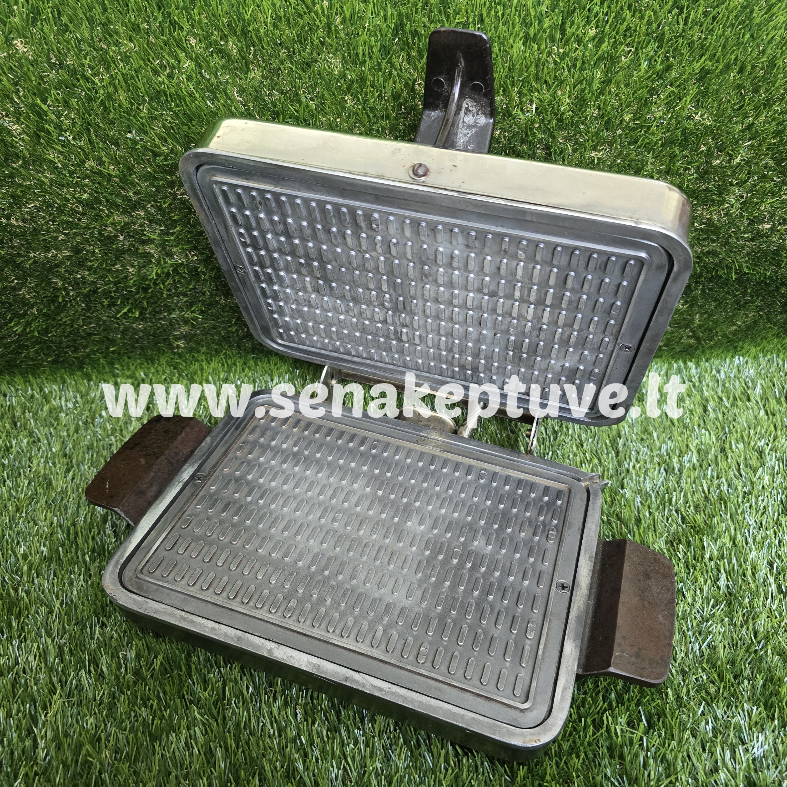 Senovinė elektrinė vaflinė su laidu