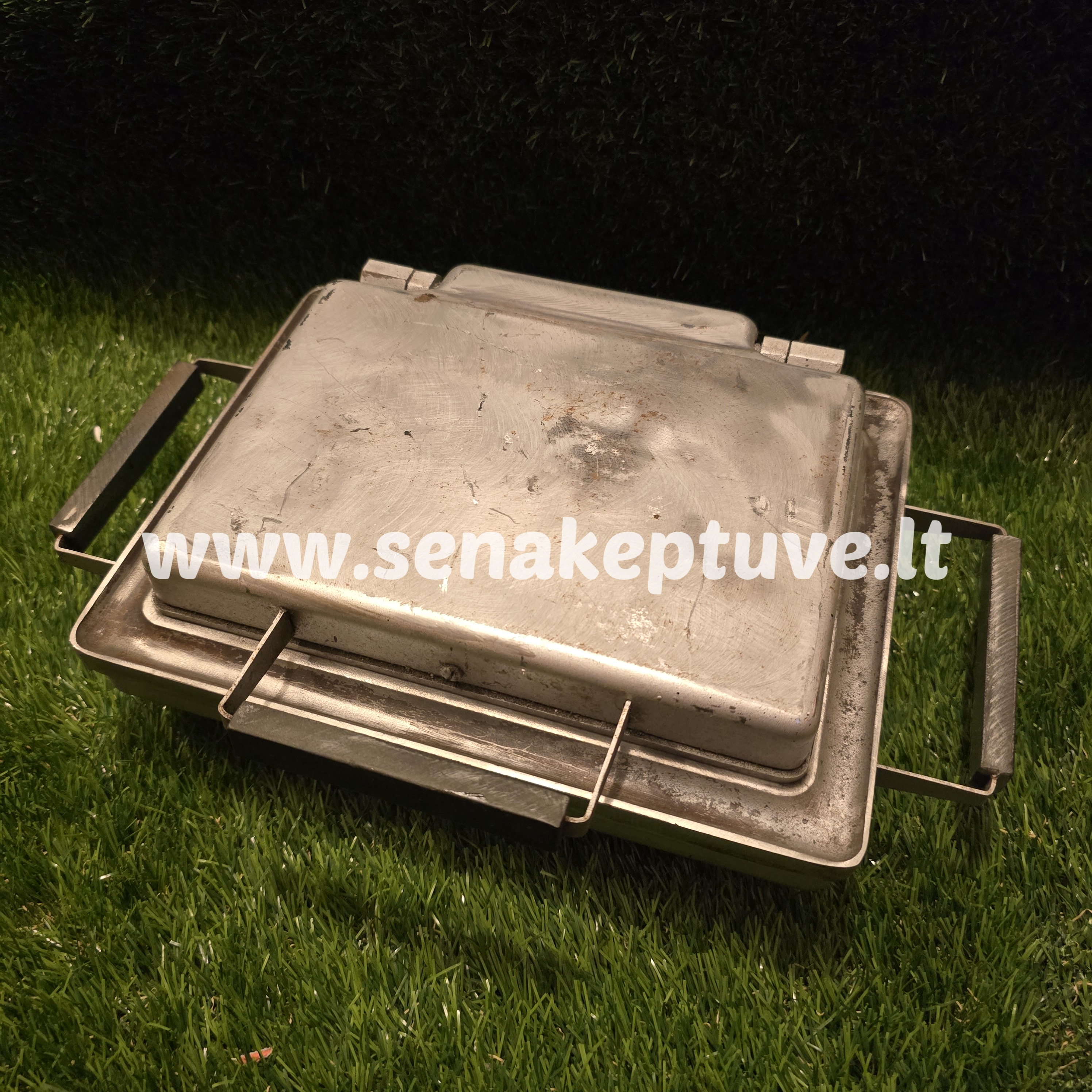 Senovinė elektrinė vaflinė su laidu ploniems vafliams