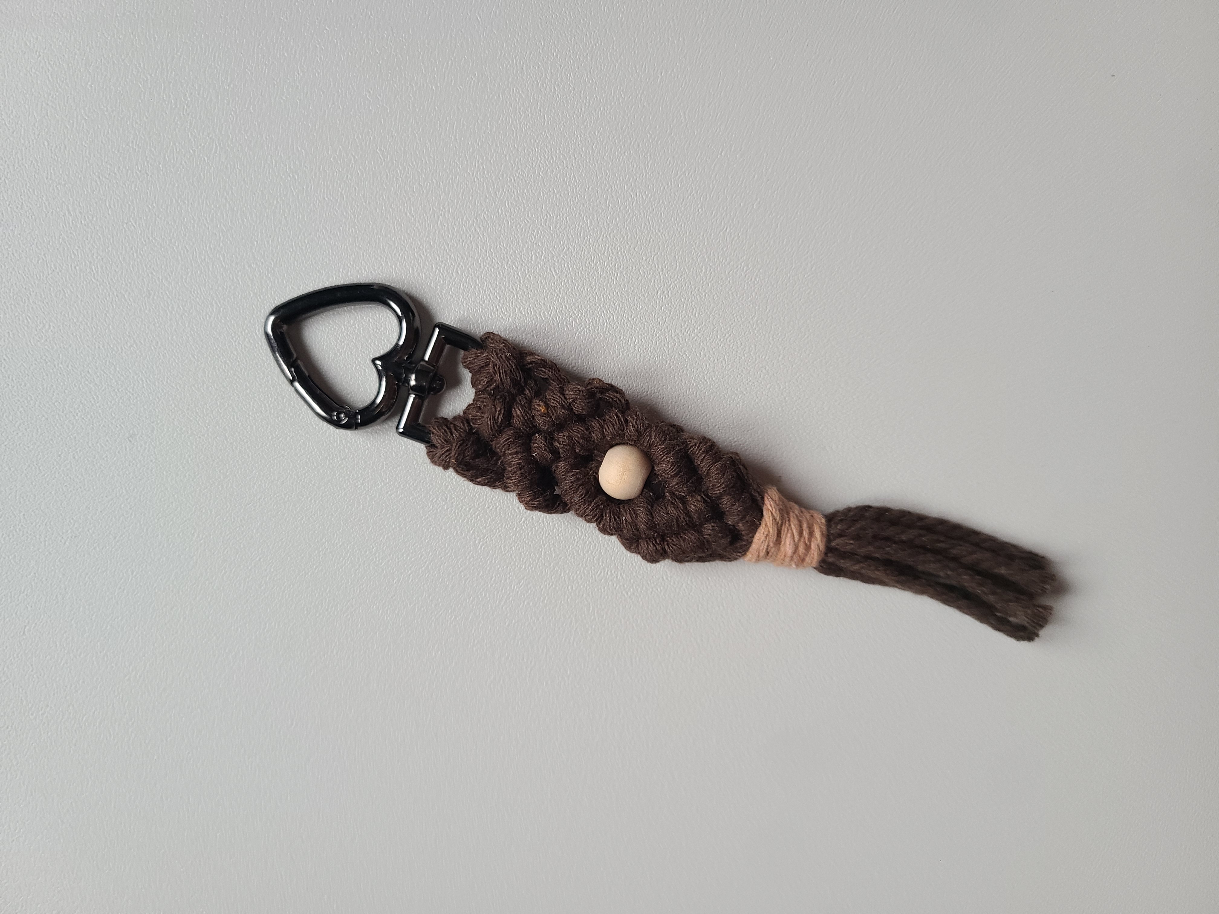 Porte-clefs en macramé attache coeur