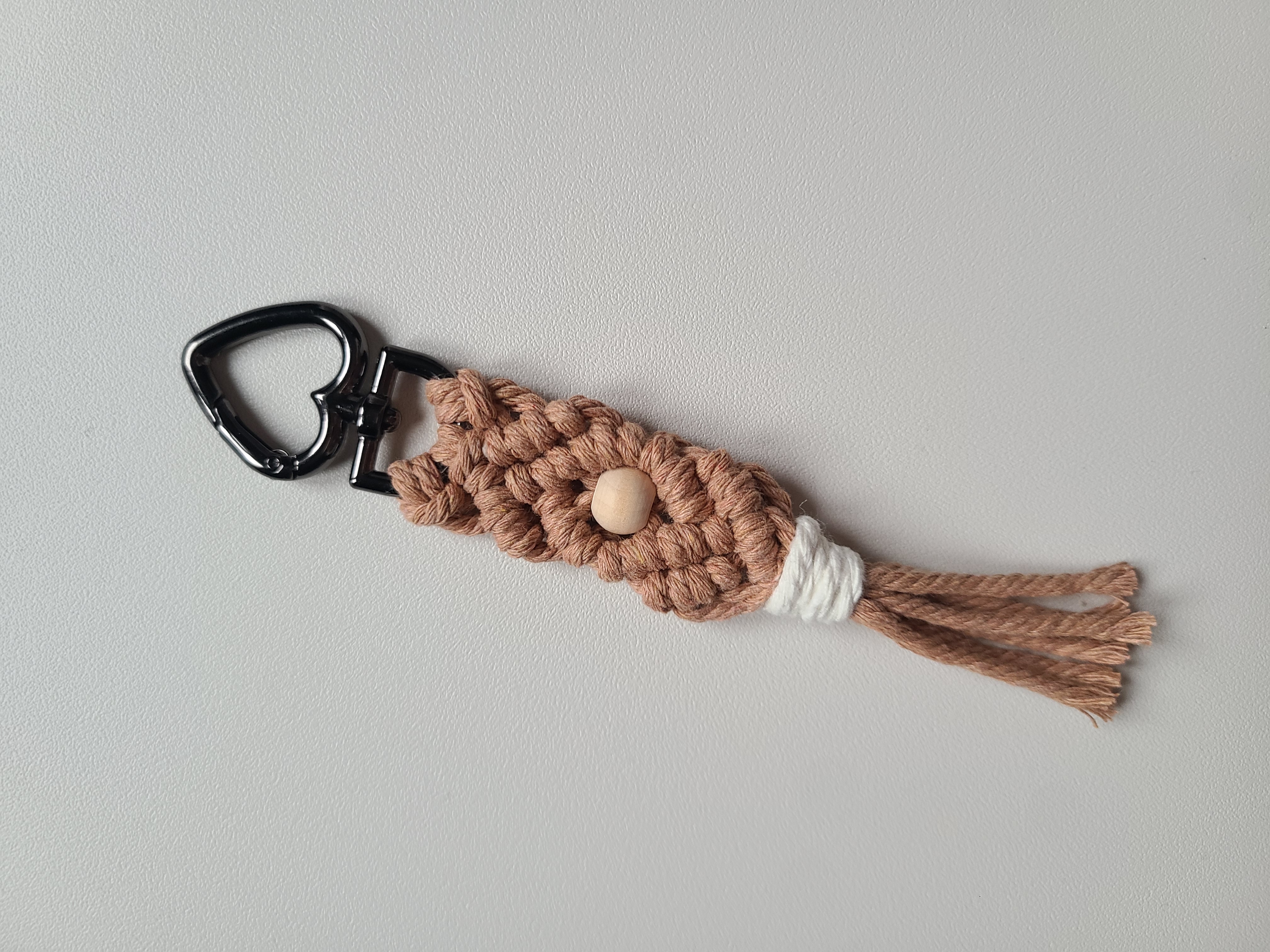 Porte-clefs en macramé attache coeur