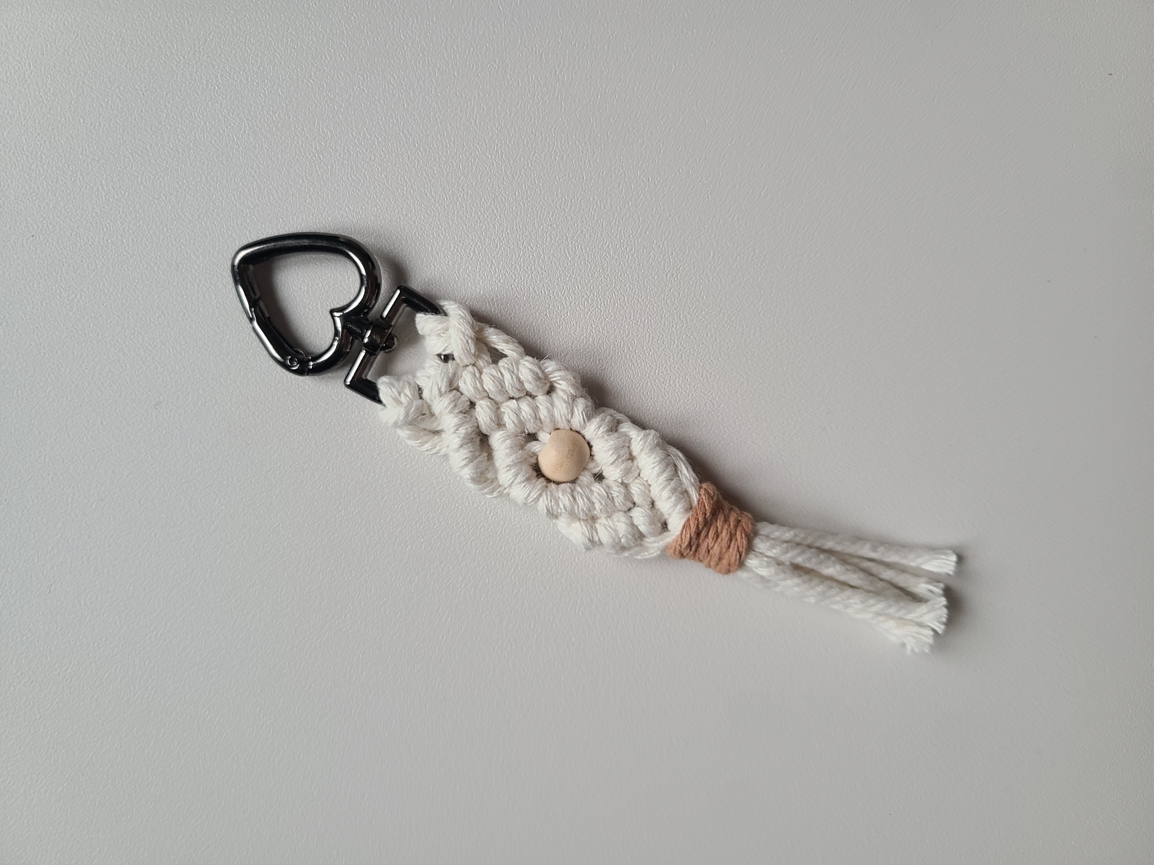 Porte-clefs en macramé attache coeur