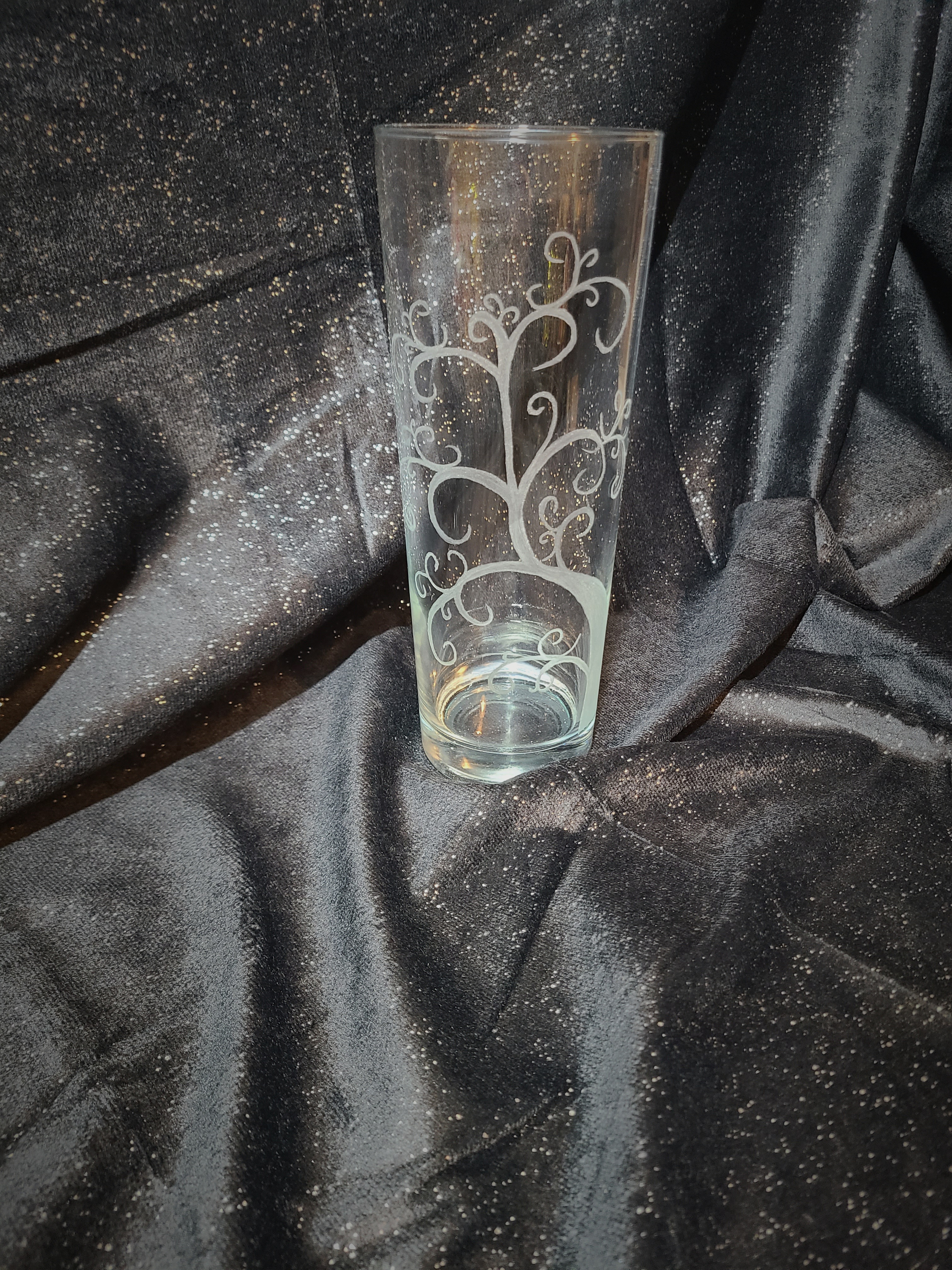 Vase en verre gravé arbre féerique 