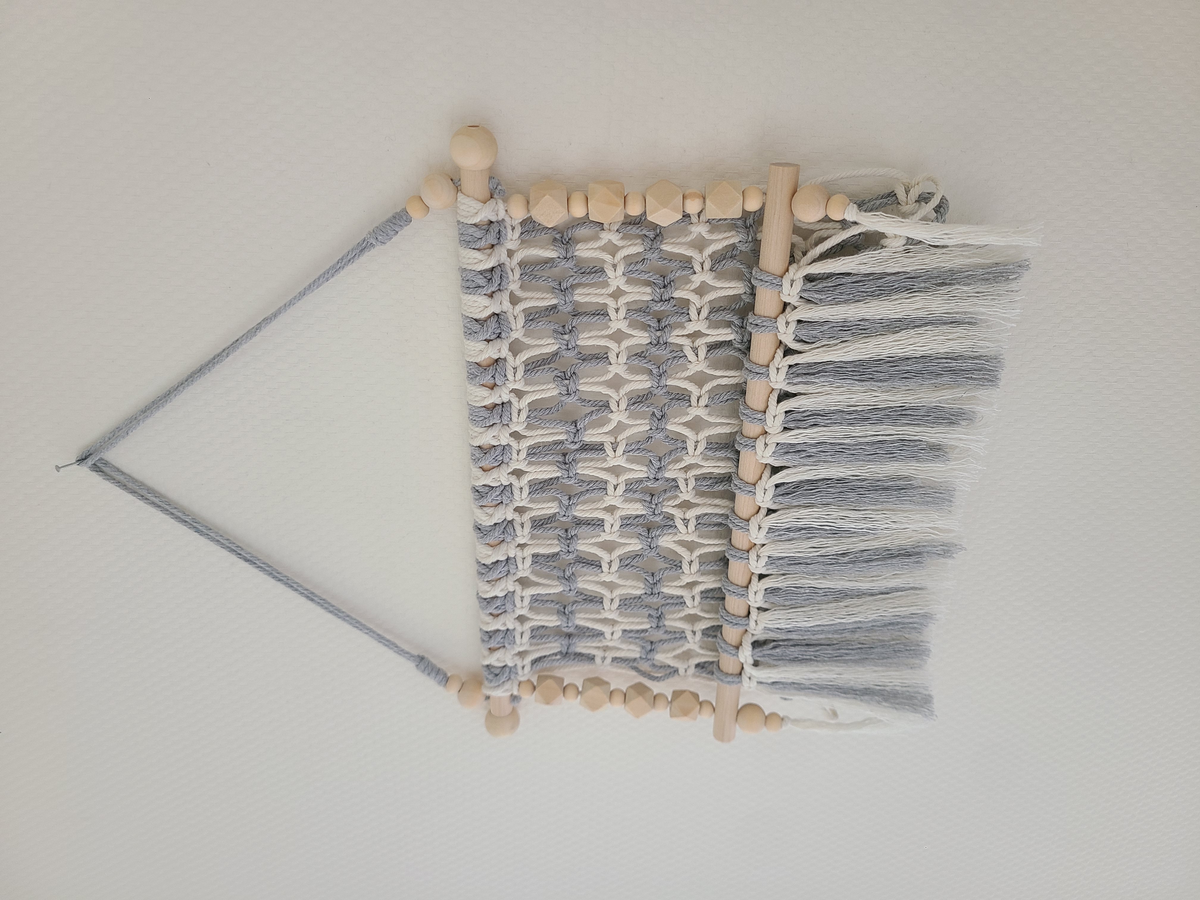 Pochette de rangement en macramé