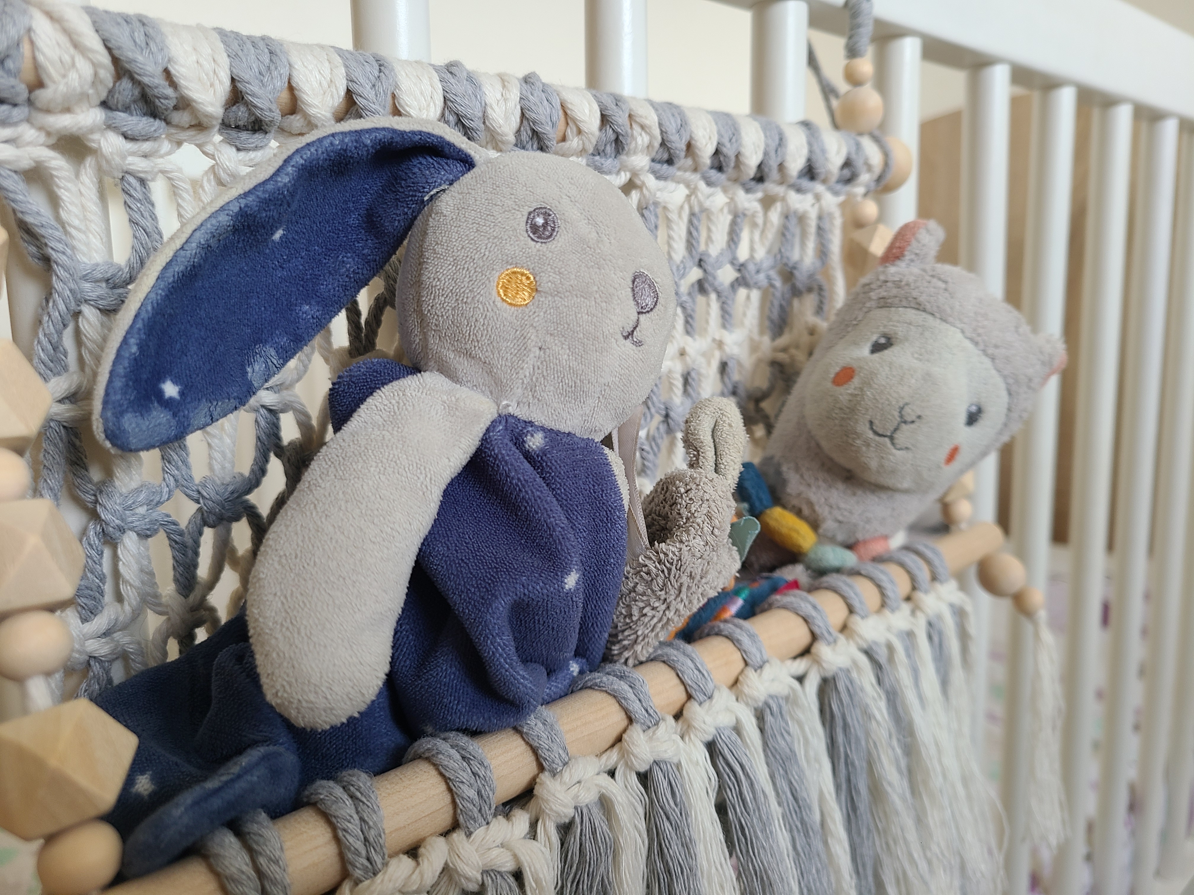 Pochette de rangement en macramé